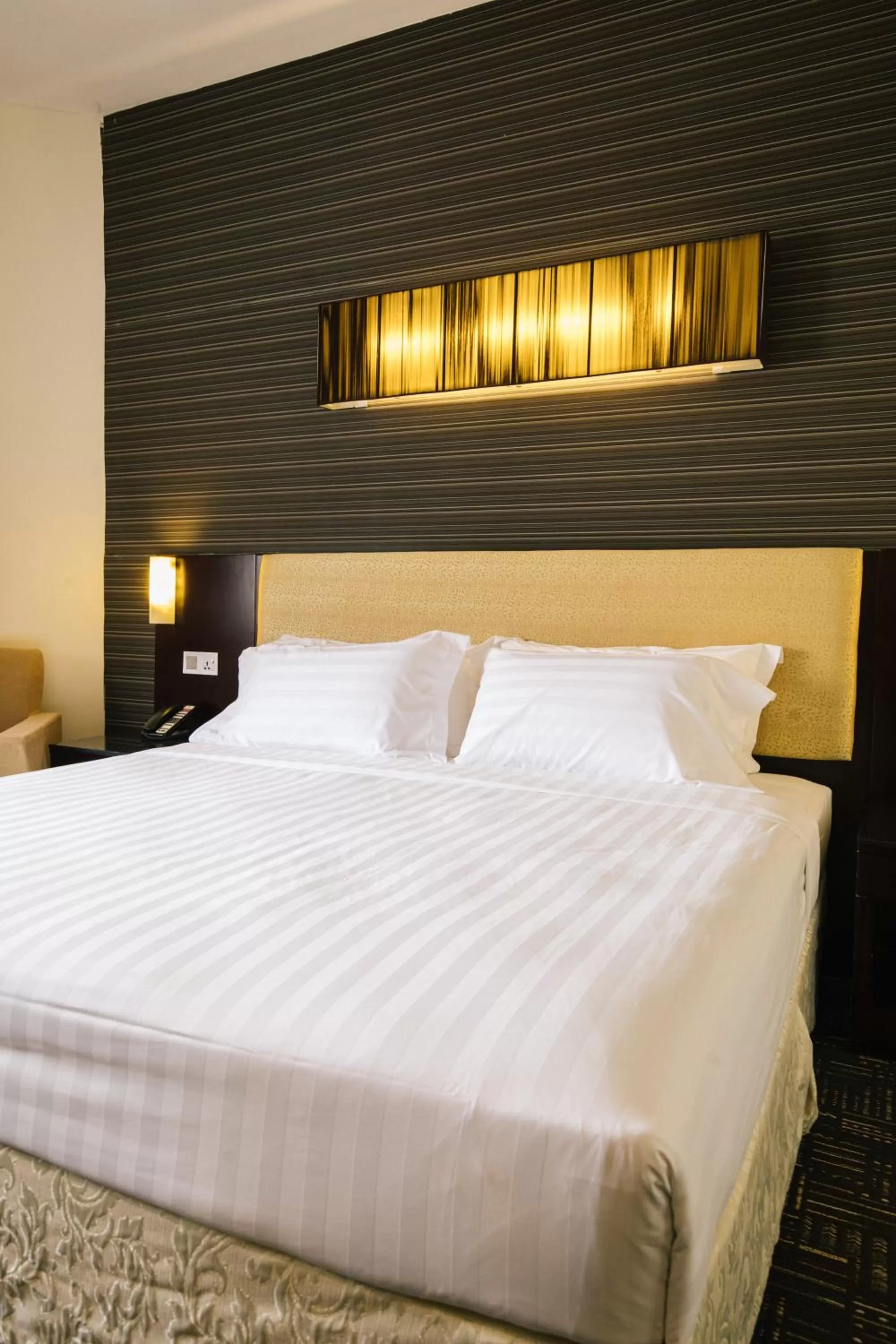 Bedroom, Bed in Hotel Royal Queens