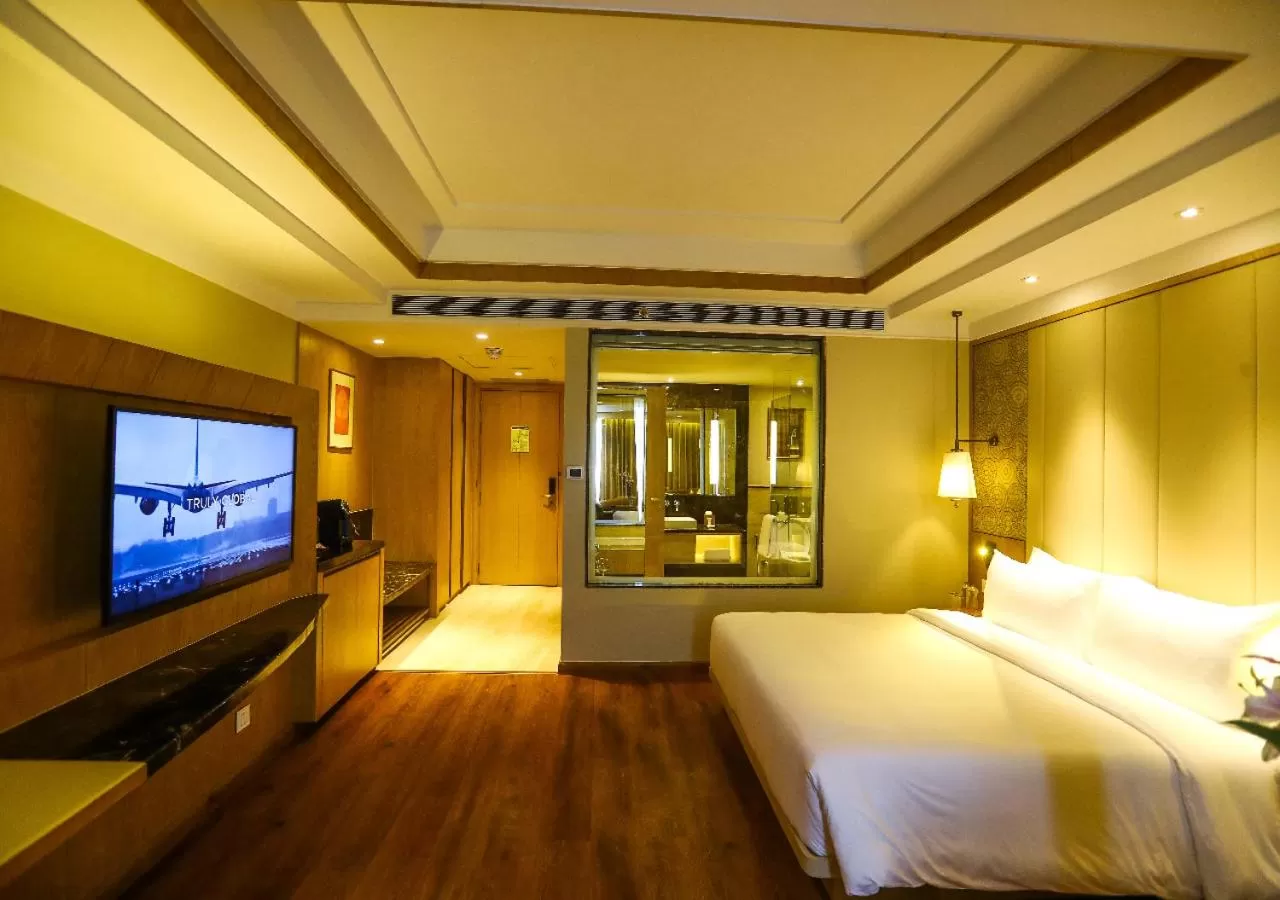 Bedroom, Bed in Radisson Bhopal