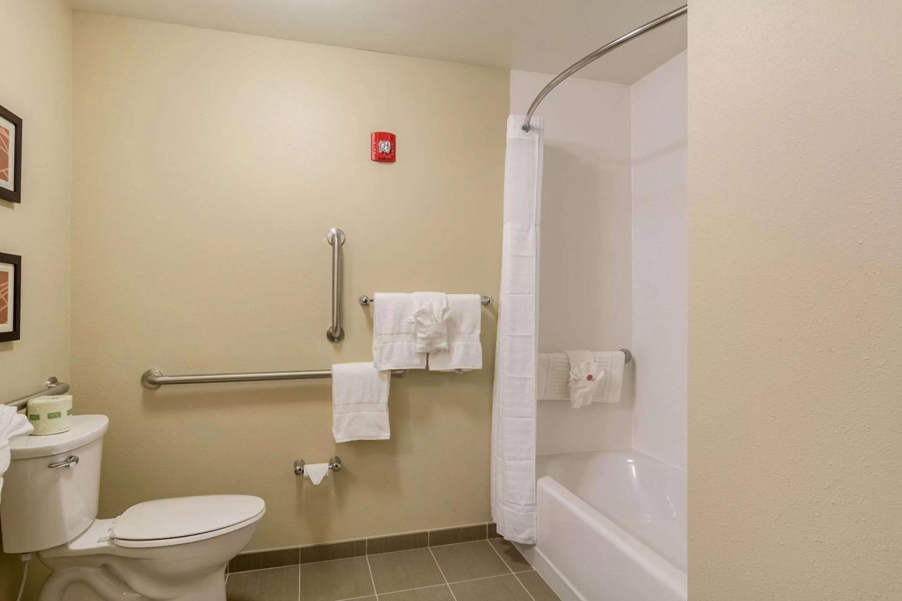 Bathroom in Comfort Inn Edwardsville - St Louis