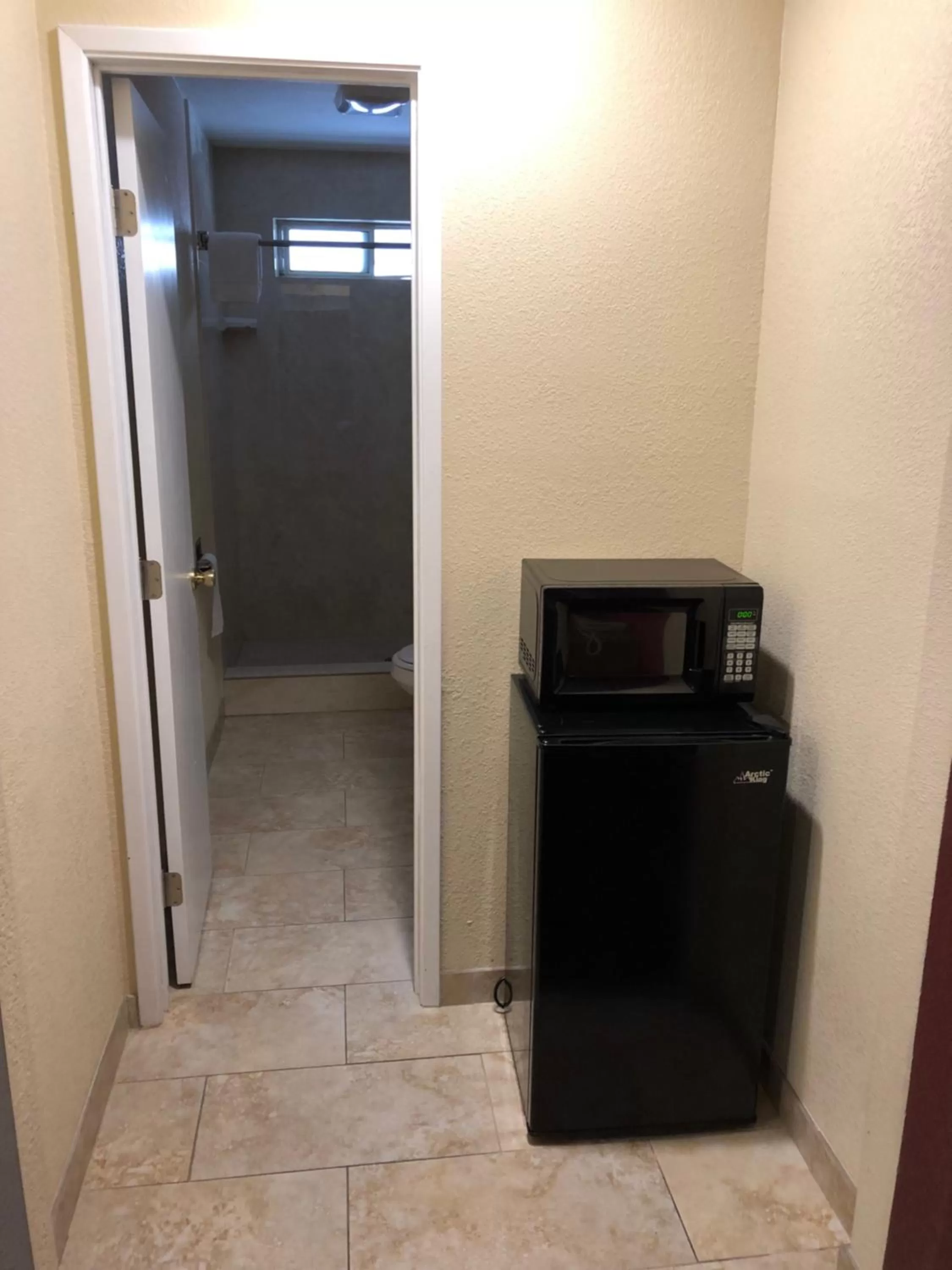 microwave in Dixon Motel