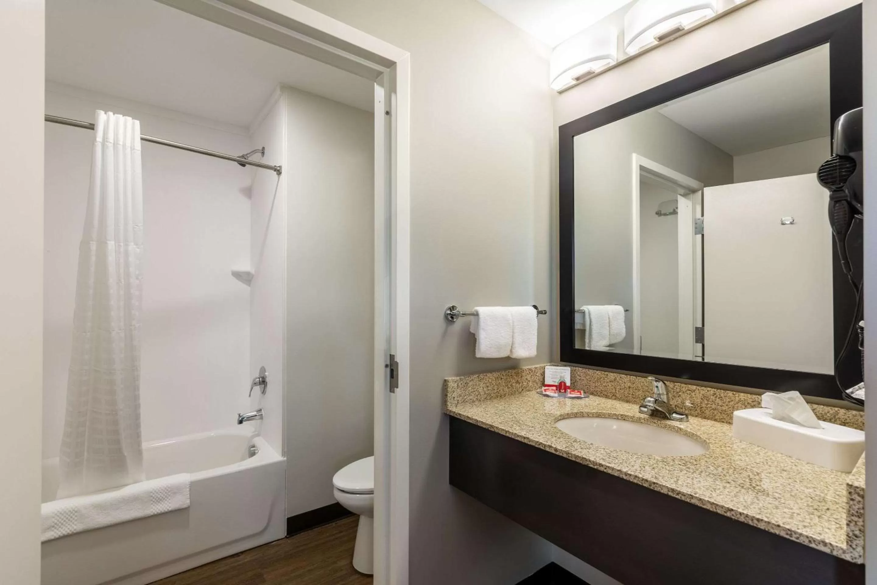 Bathroom in Econo Lodge Dayton North