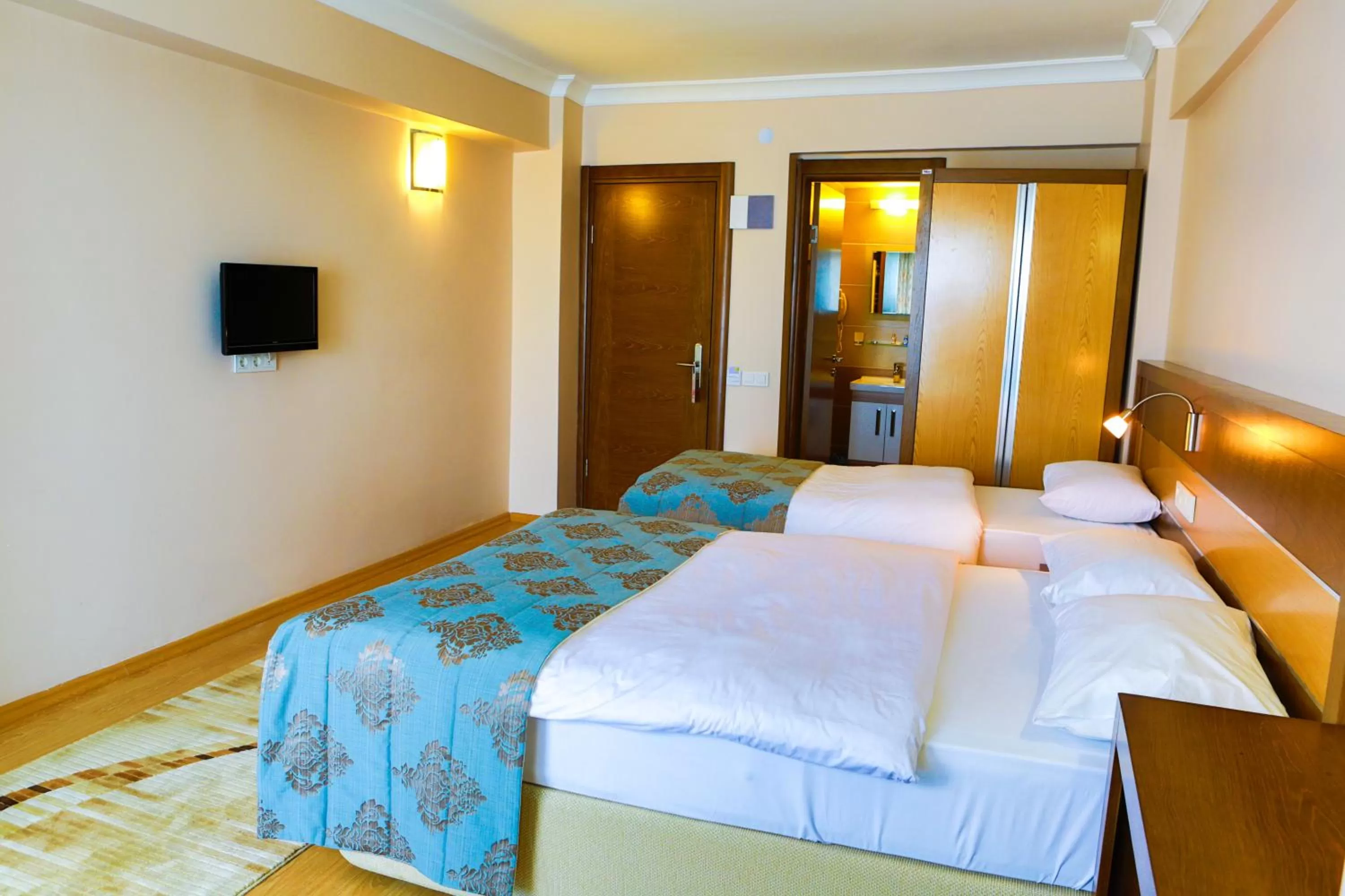 Photo of the whole room, Bed in Perla Hotel