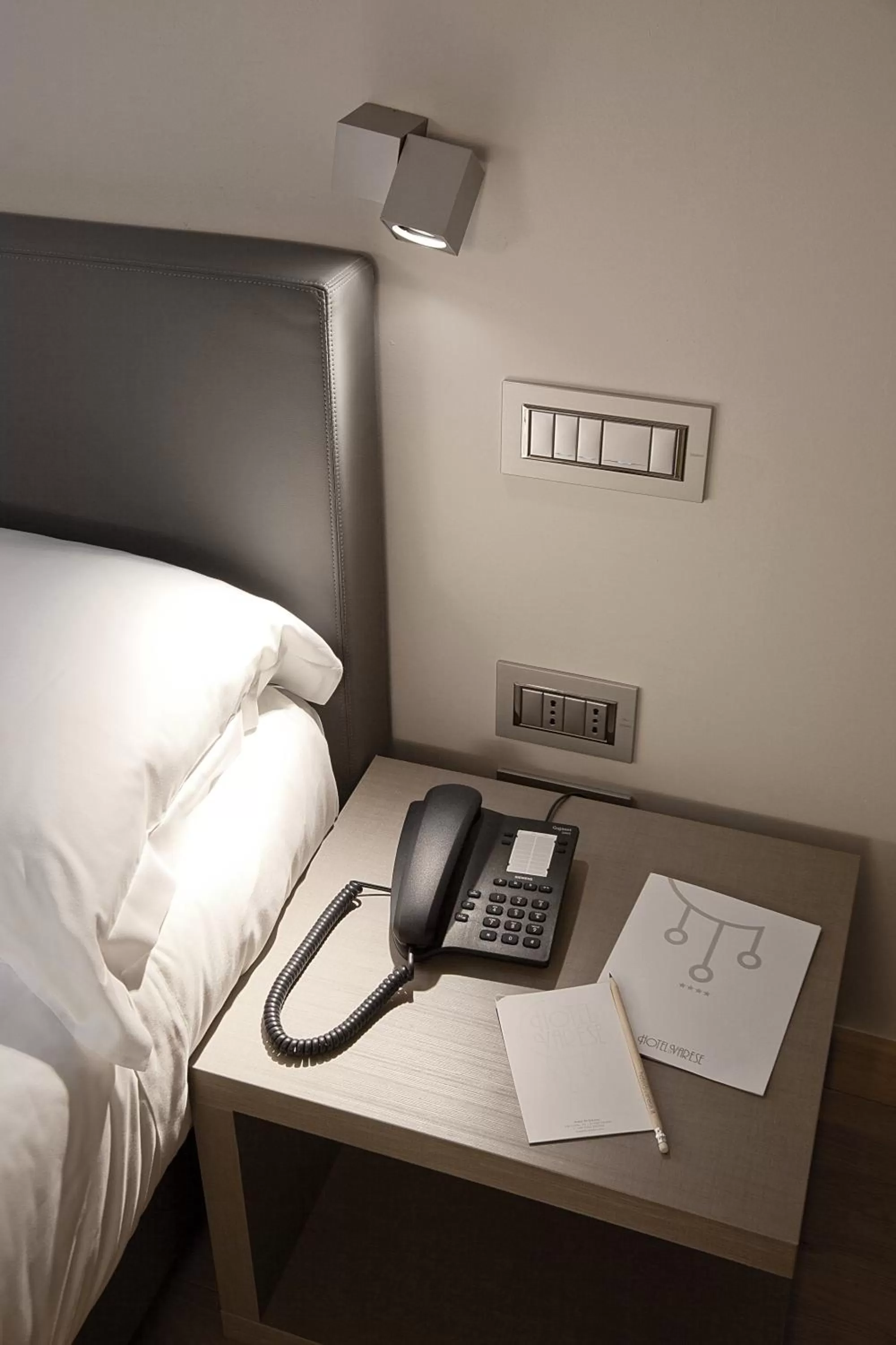 Other, Bed in Hotel Di Varese