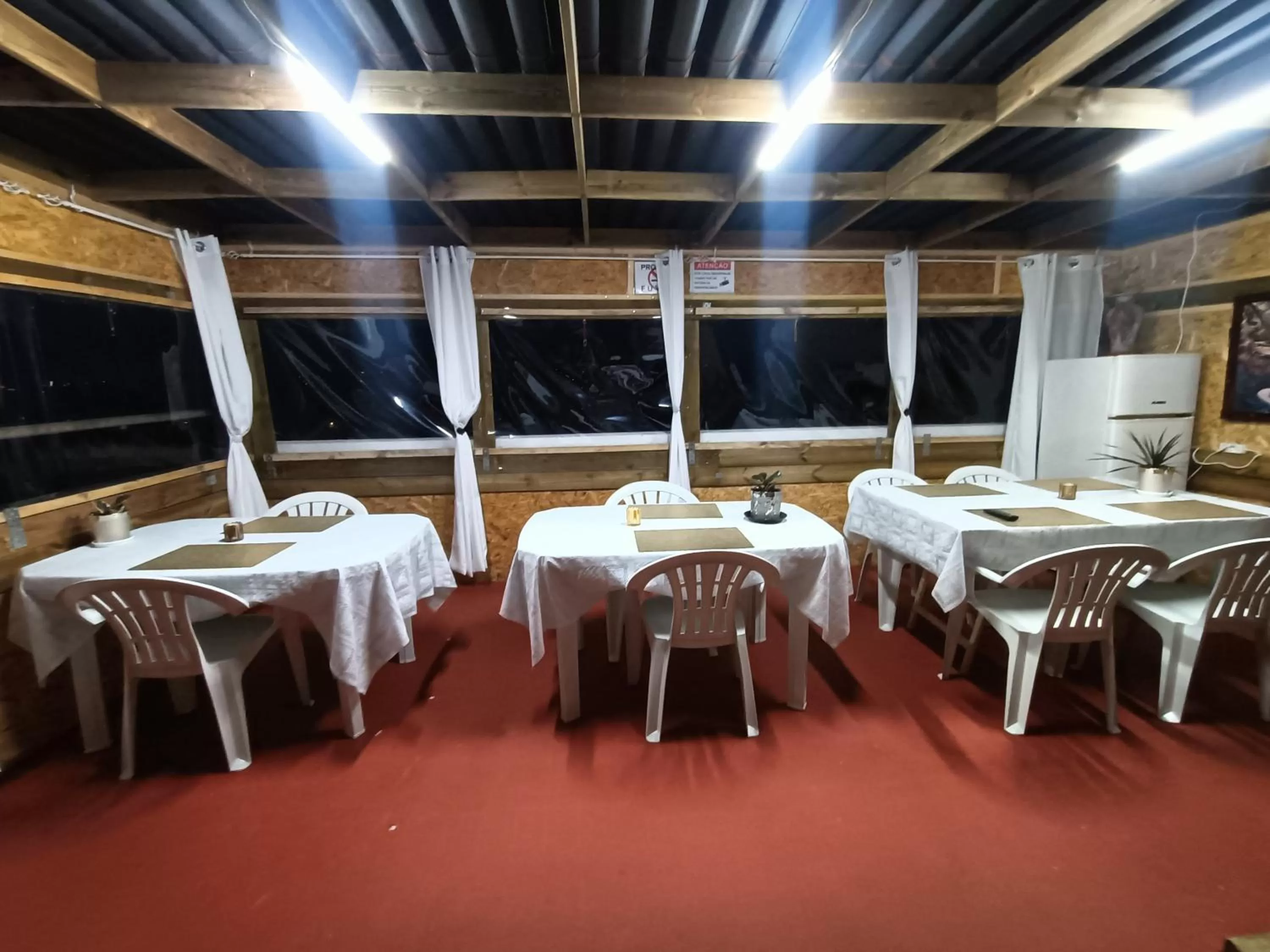 Restaurant/Places to Eat in Alojamento Local Largo da Igreja