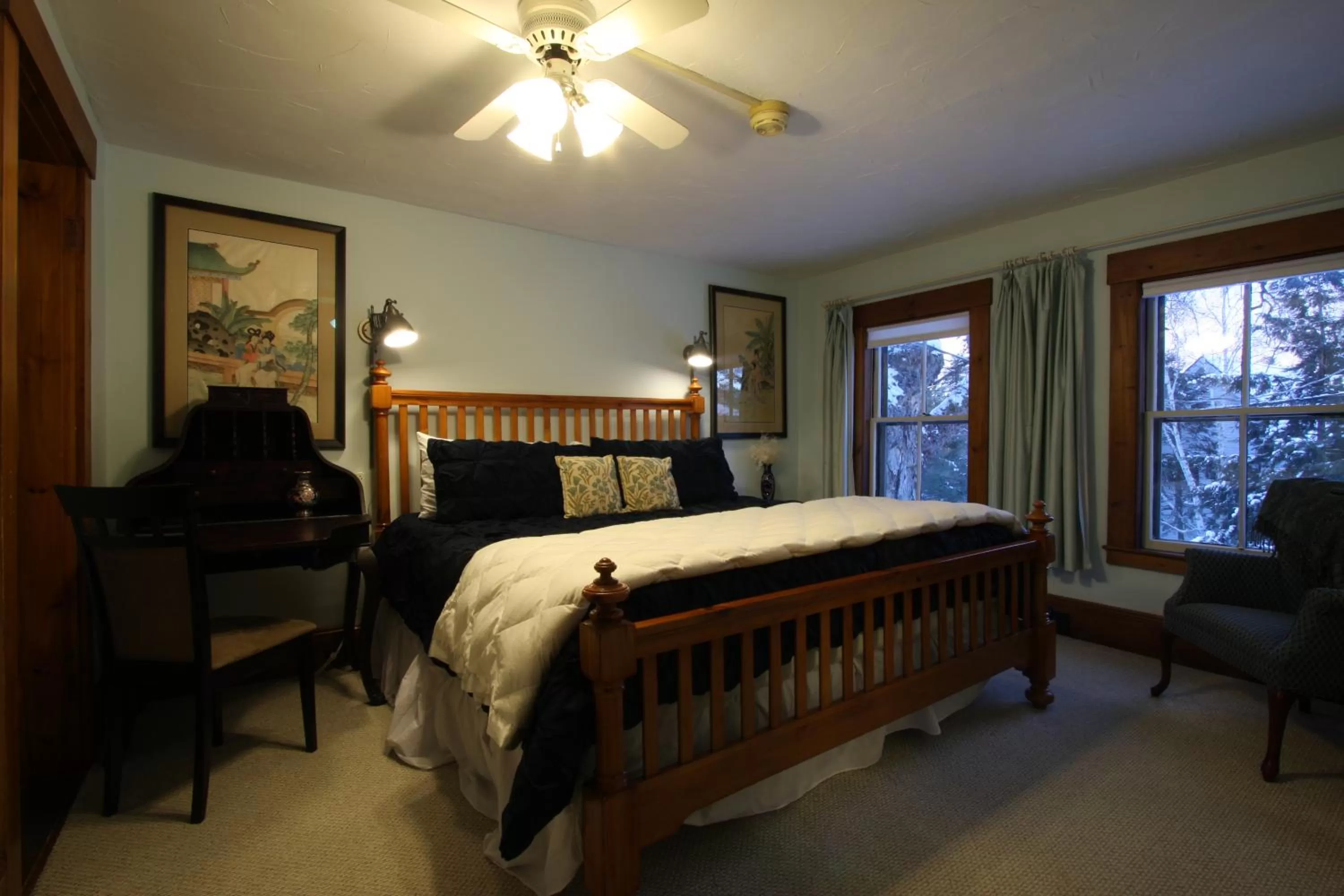 Bed in Follansbee Inn