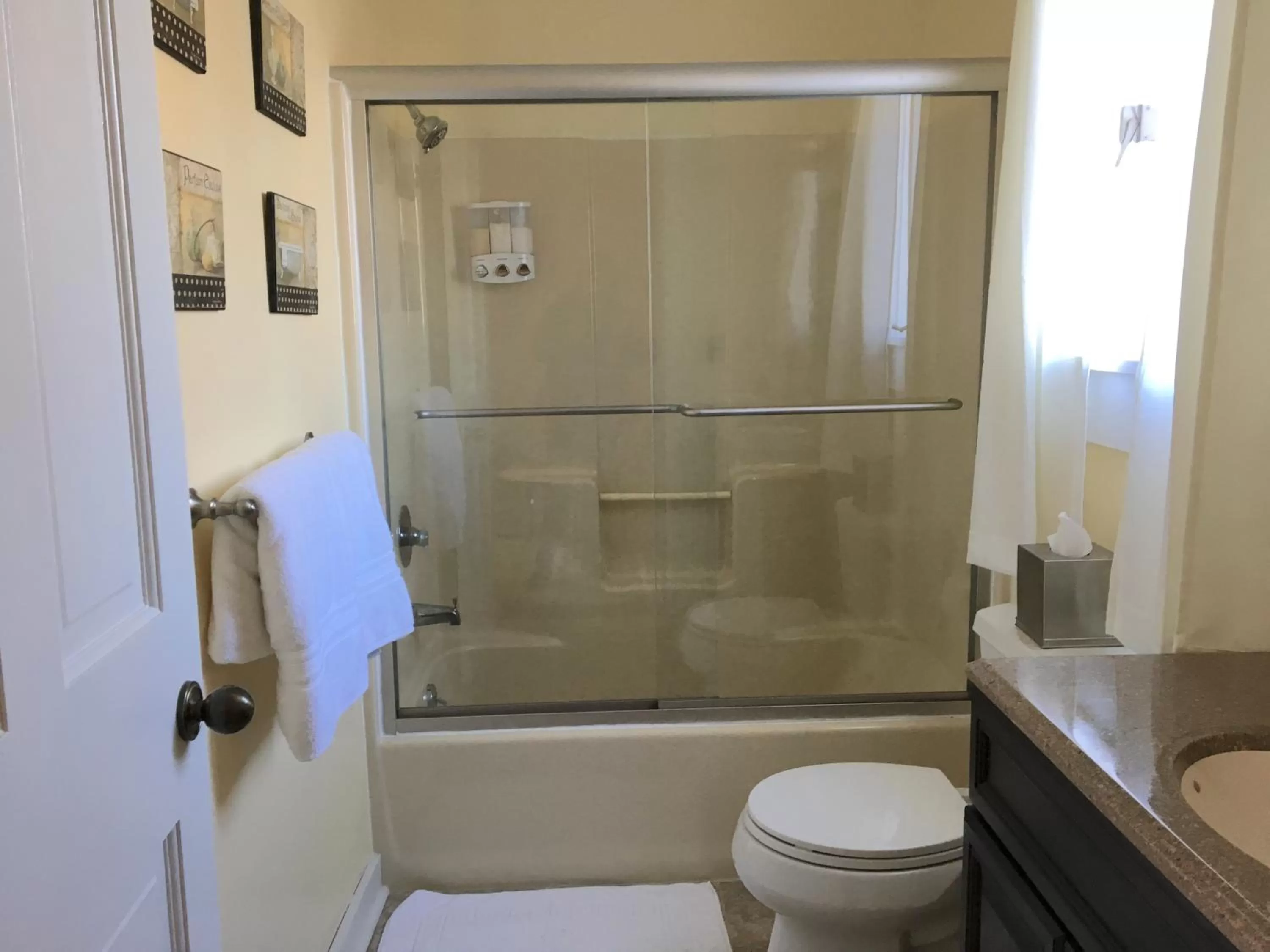 Bathroom in The Doctor's Inn