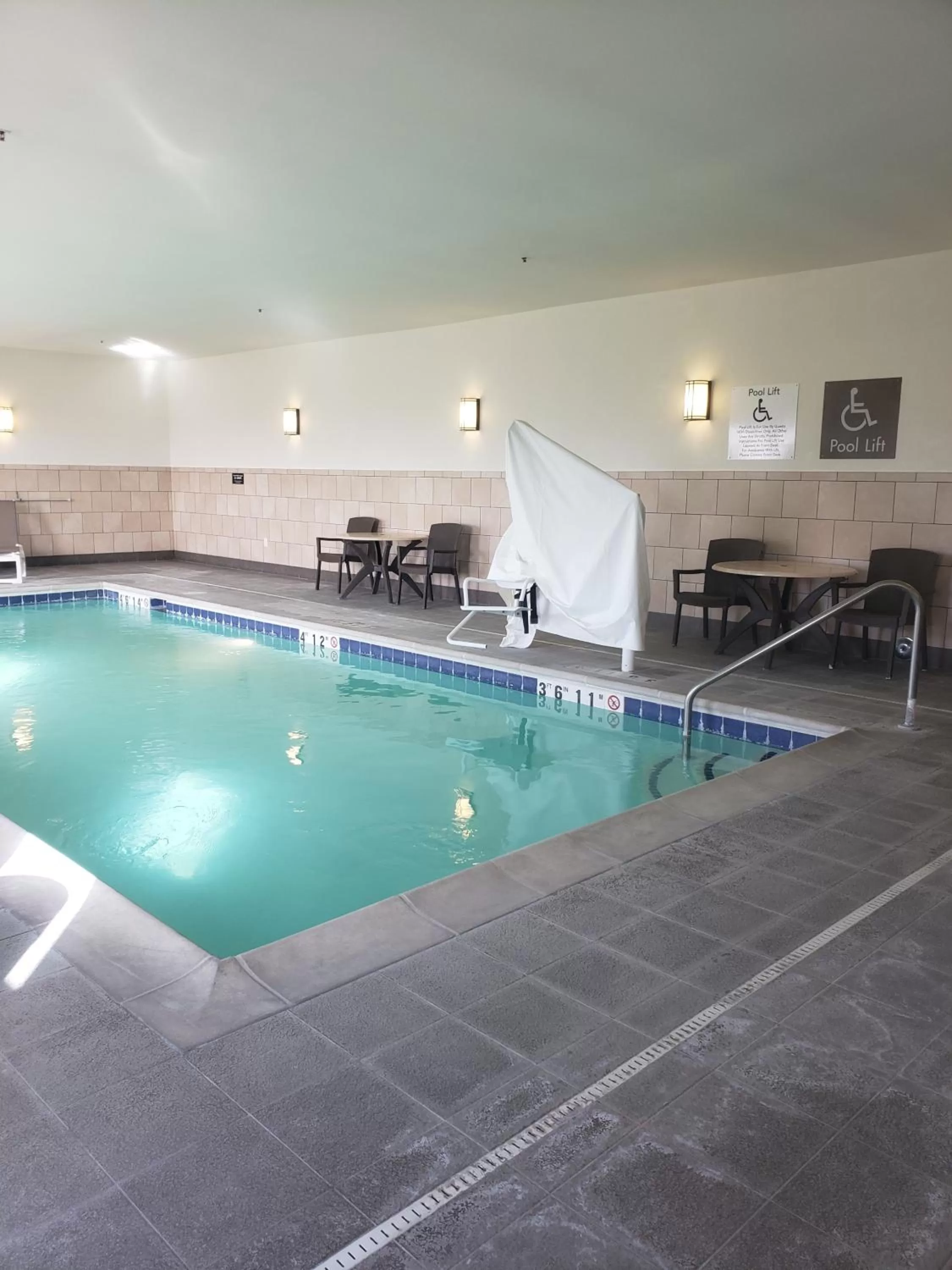 Swimming pool in Comfort Inn & Suites Sidney I-80