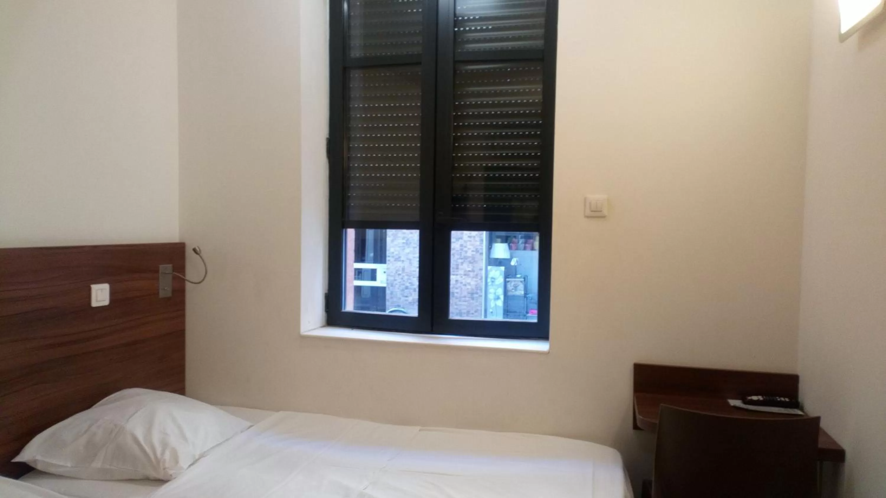 Decorative detail, Bed in Hôtel le Pastel