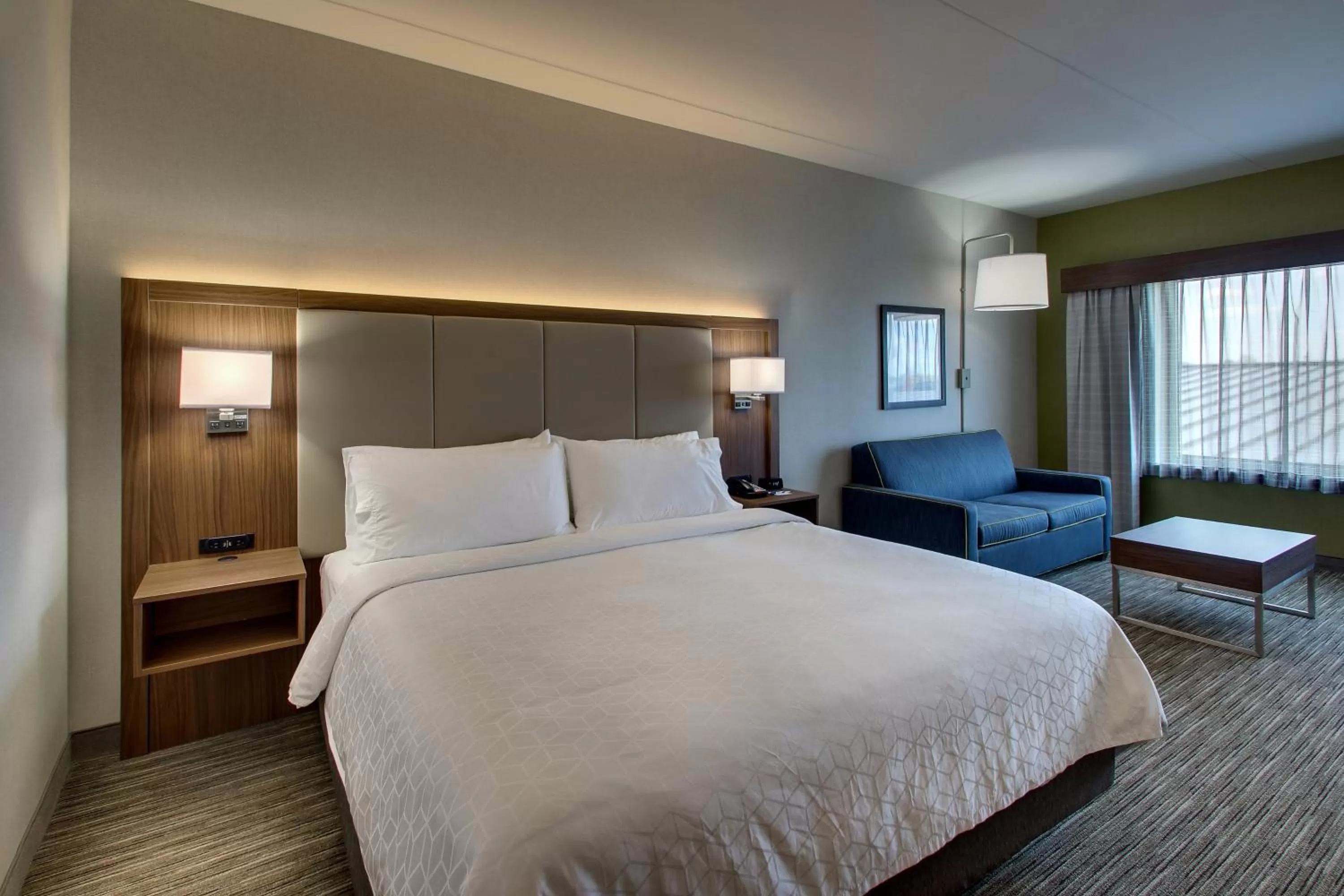 Photo of the whole room, Bed in Holiday Inn Express & Suites Findlay North by IHG