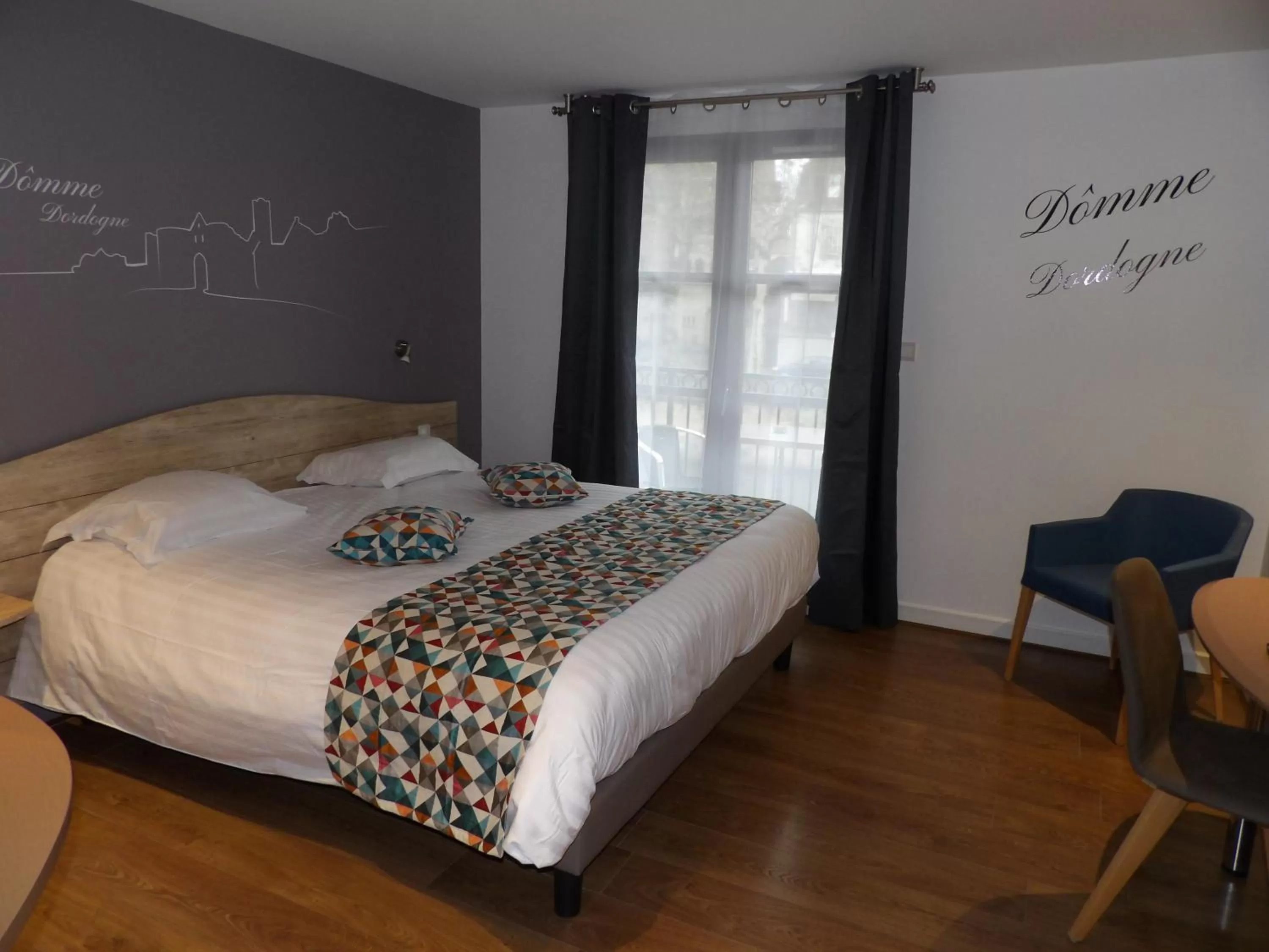 Balcony/Terrace, Bed in Best Western Le Pont d'Or