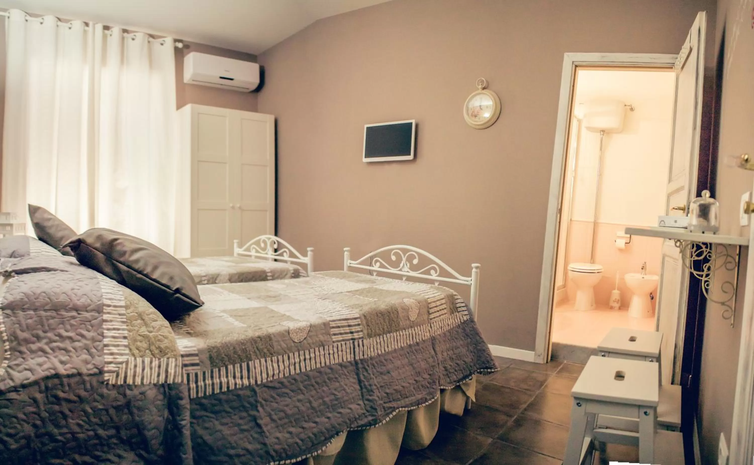 Bedroom, Bed in La Peonia