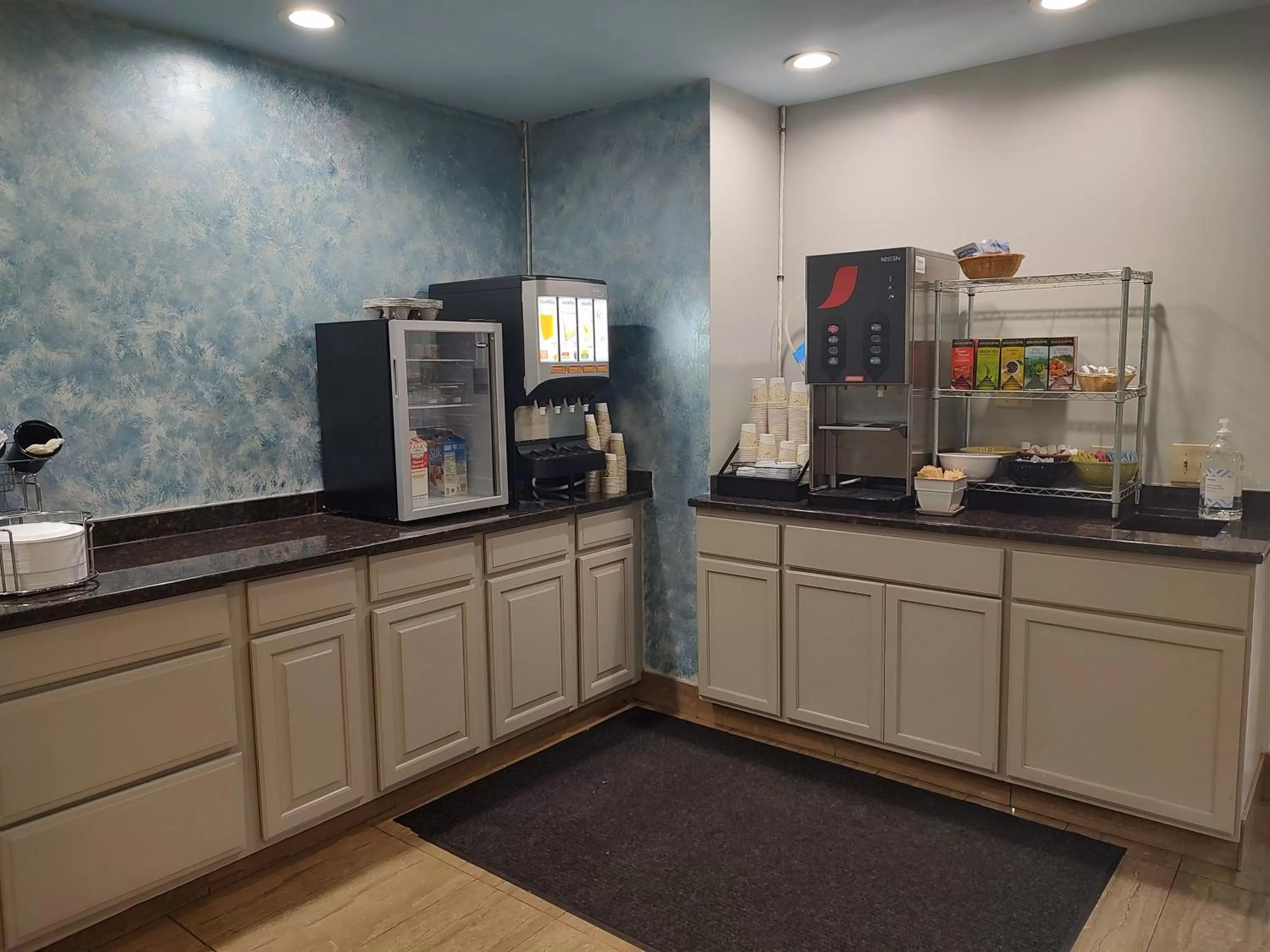 Breakfast in Hilltop Inn & Suites, near Foxwoods Casino