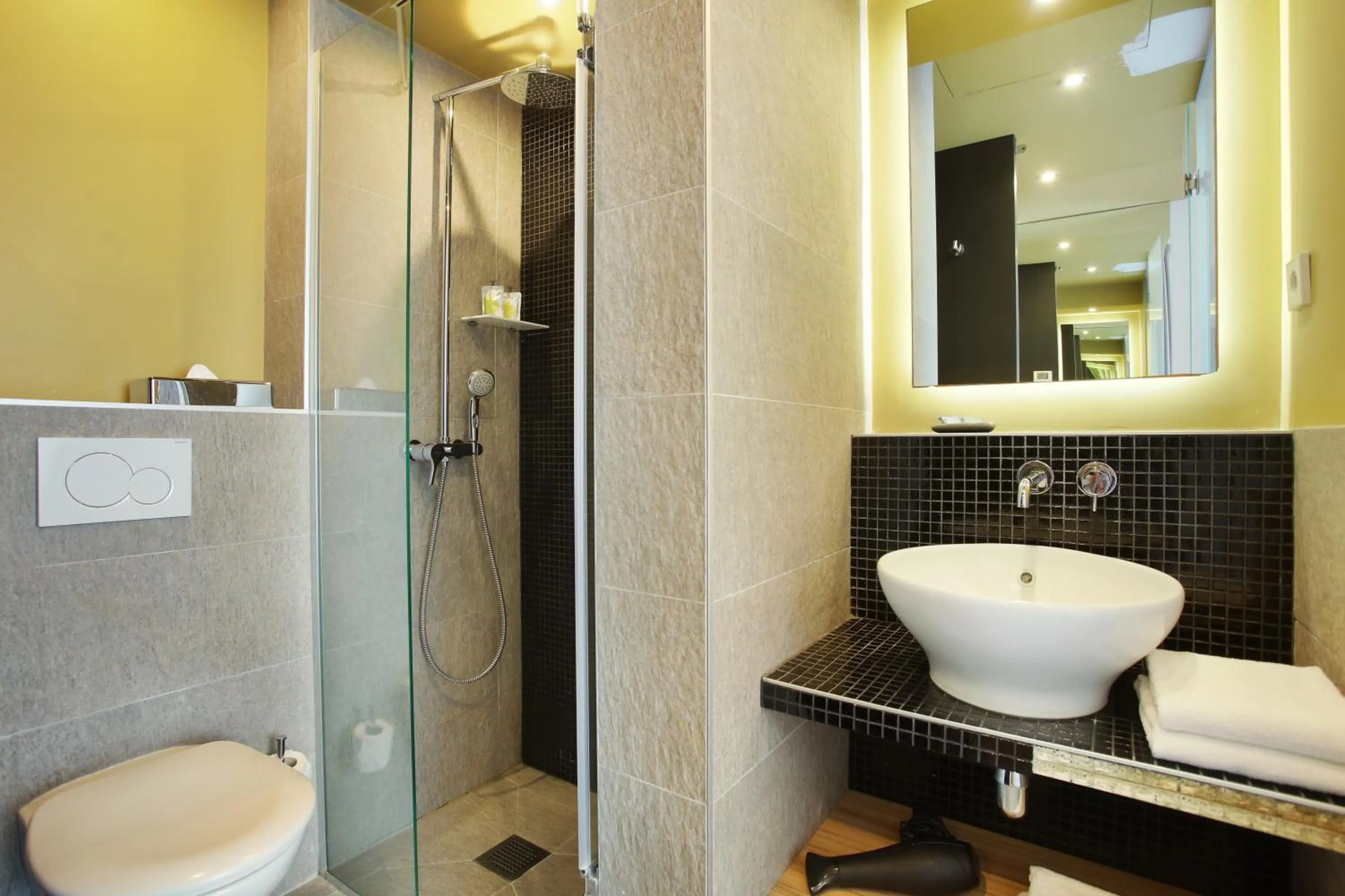 Shower in Hotel Auguste