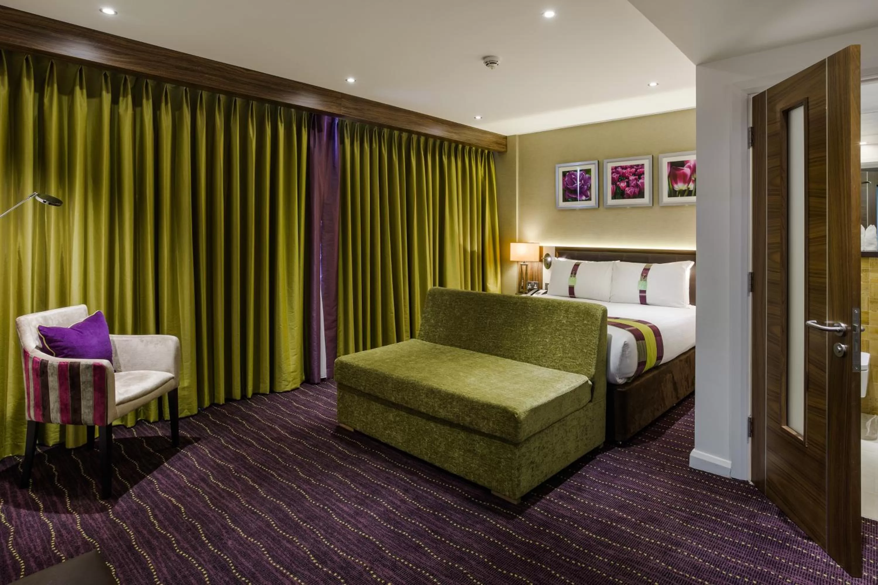 Photo of the whole room, Bed in Holiday Inn London Watford Junction by IHG