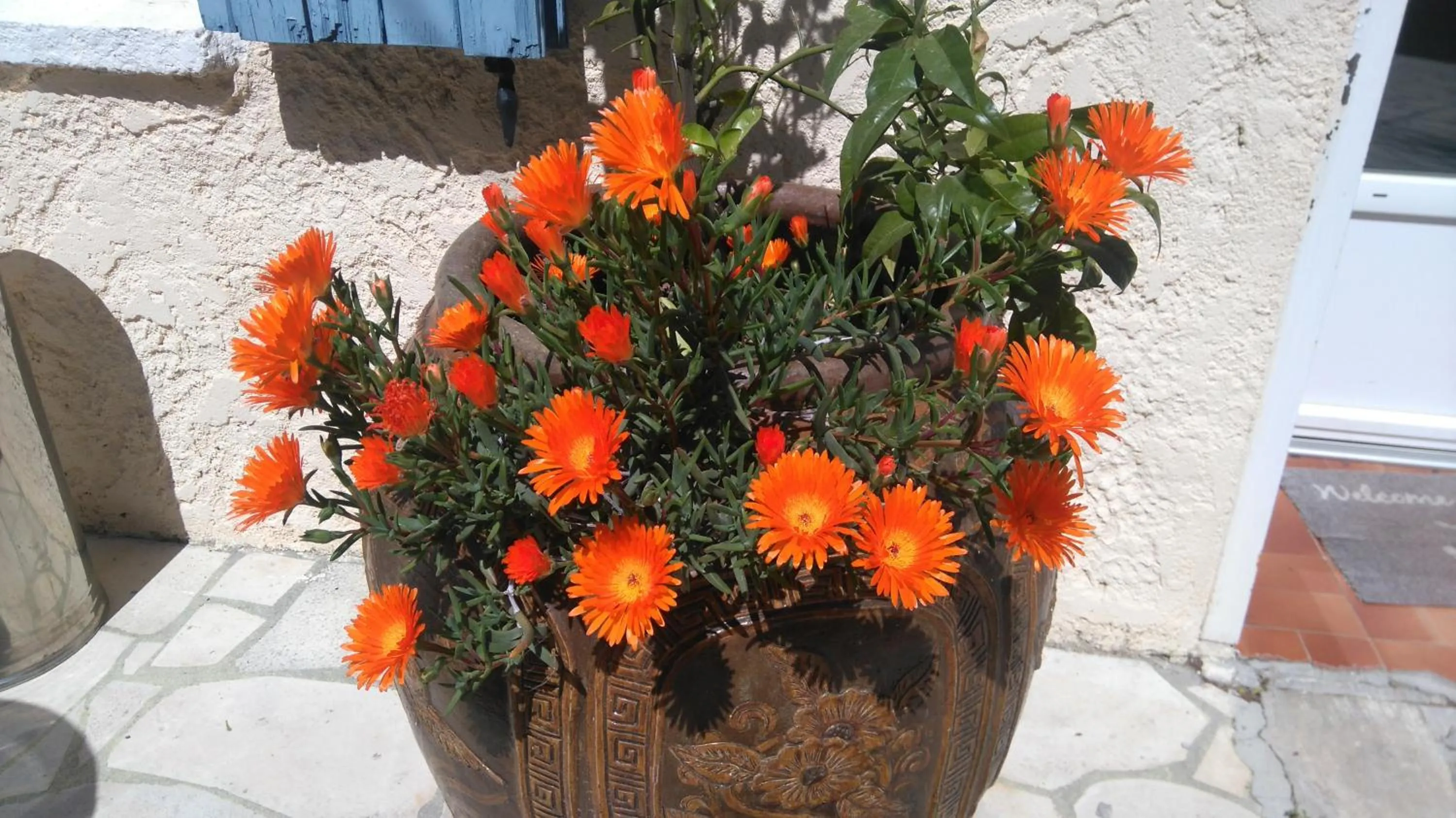 Facade/entrance in Auberge La Folie