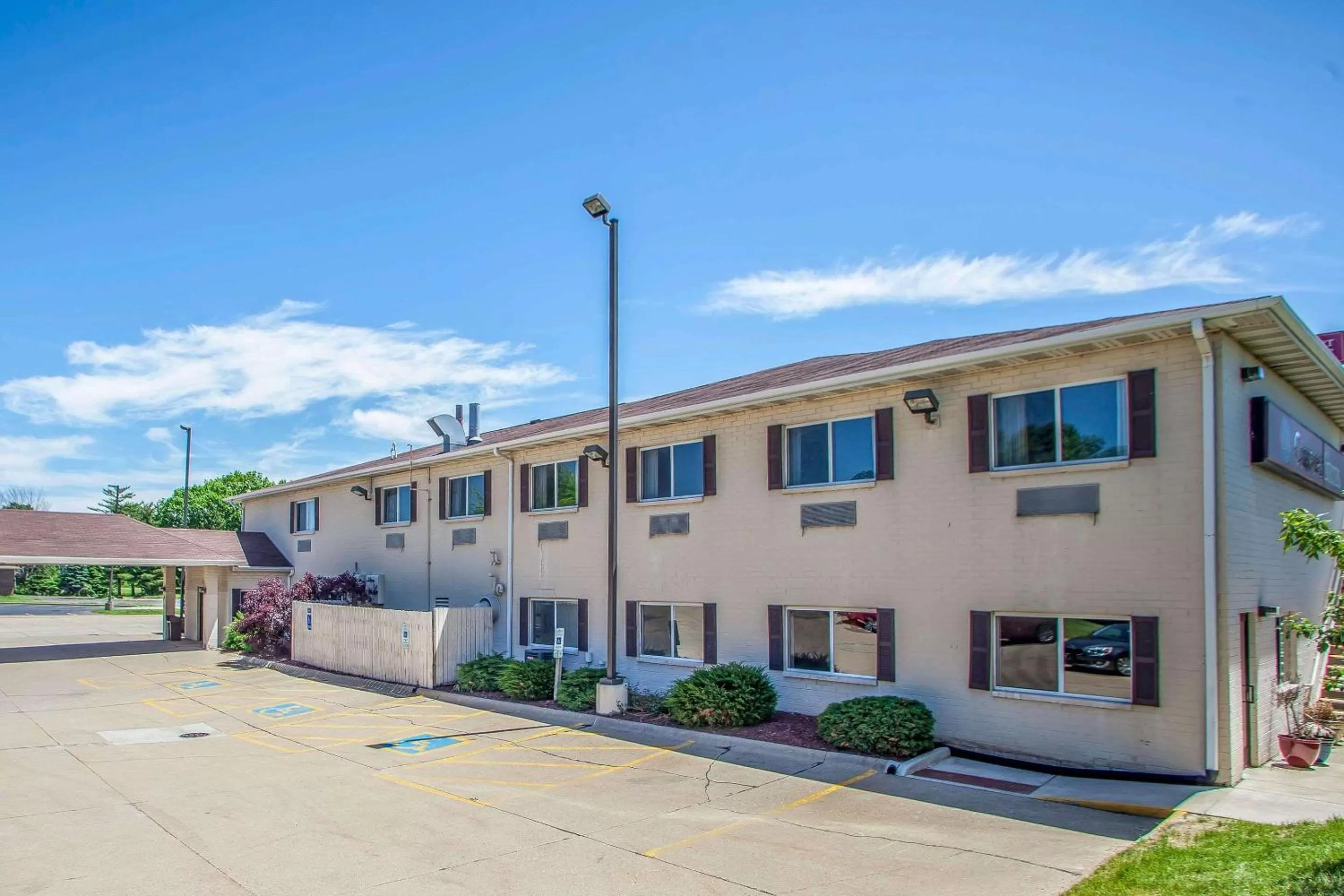 Property building in Comfort Suites Peoria I-74