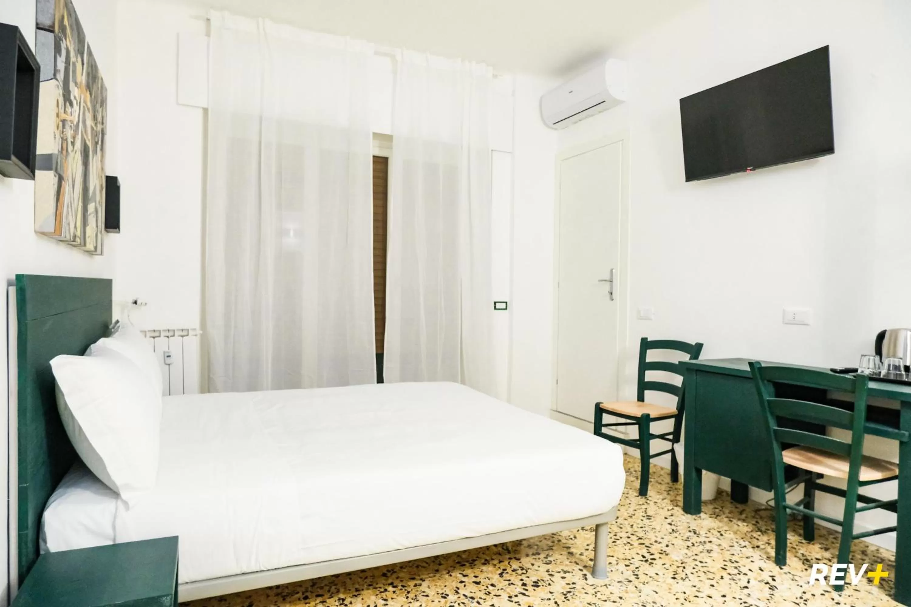 Photo of the whole room, Bed in Lia Art Hotel