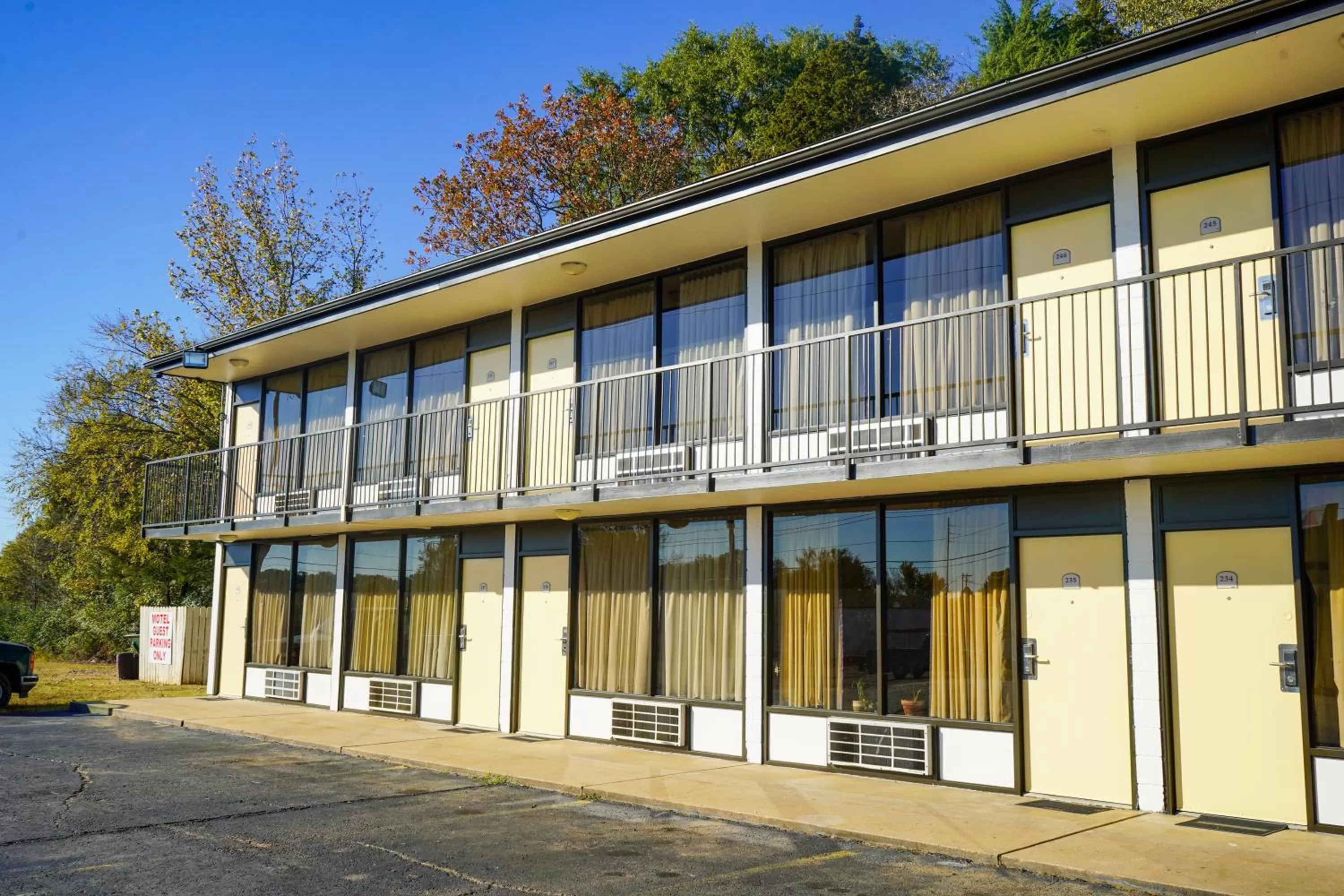 Property building in Sunset Inn Clarksville