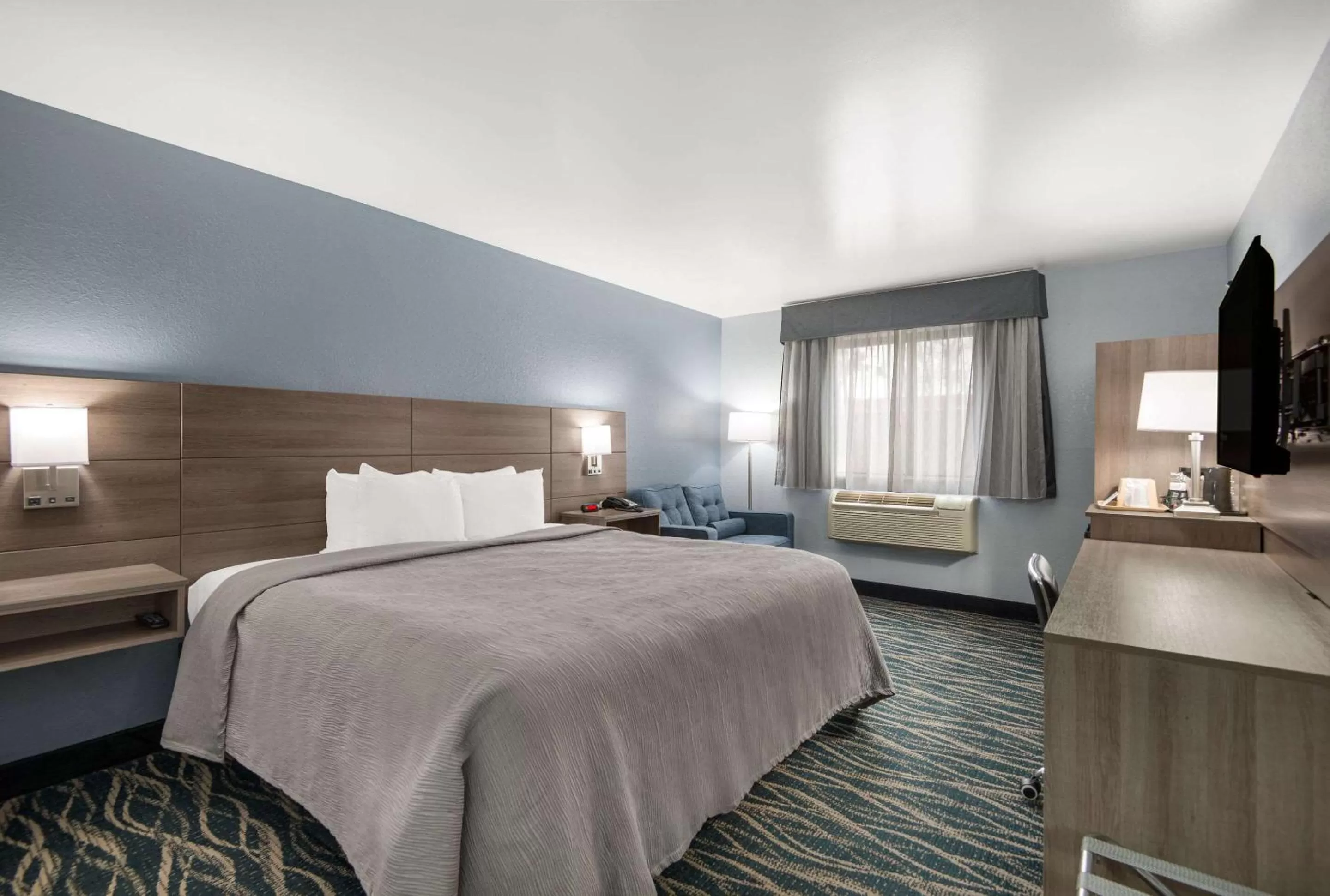 Bedroom, Bed in Super 8 by Wyndham Oneida Verona