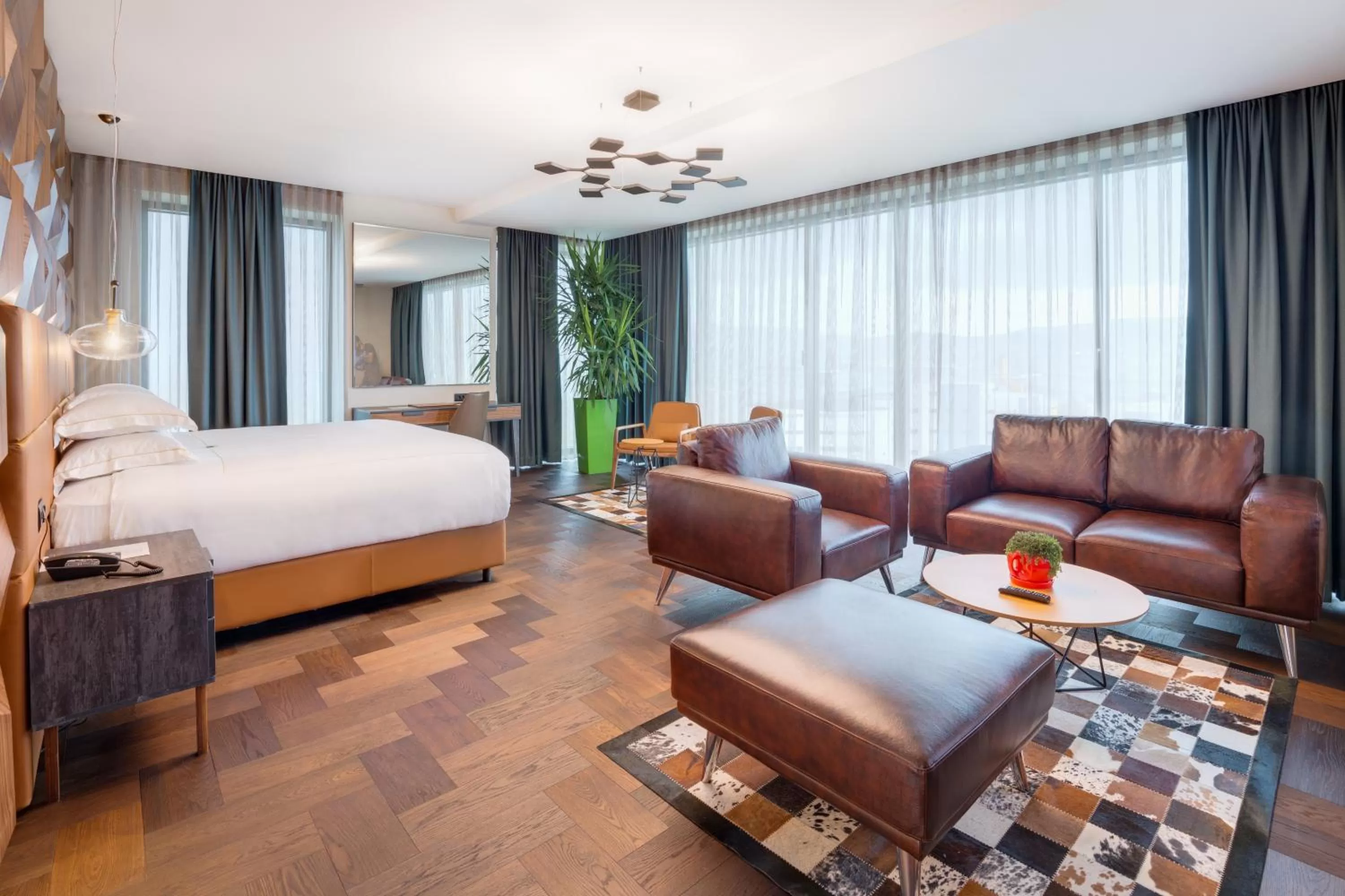 Seating area, Bed in Emerald Hotel