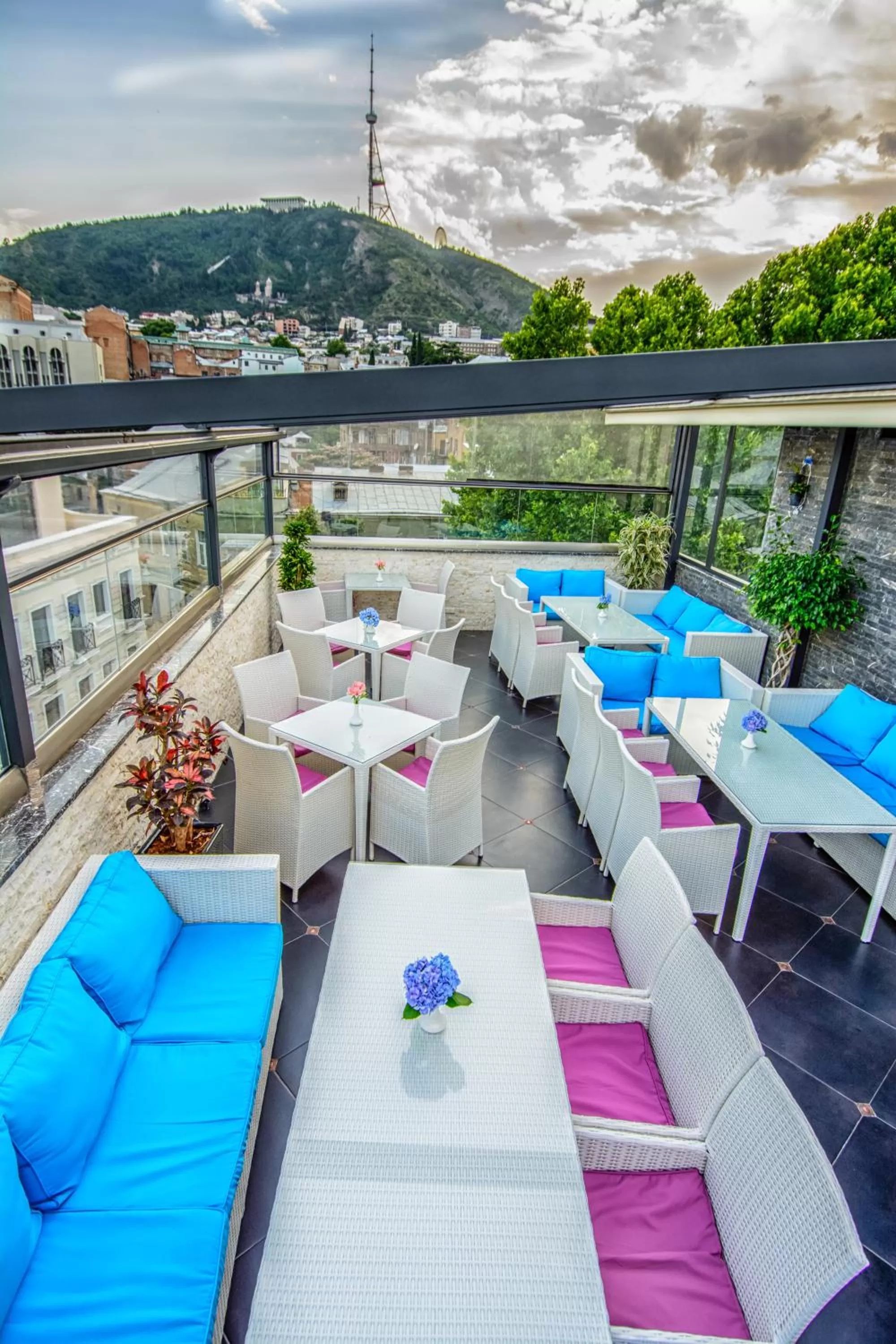 Restaurant/places to eat in River Side Hotel Tbilisi