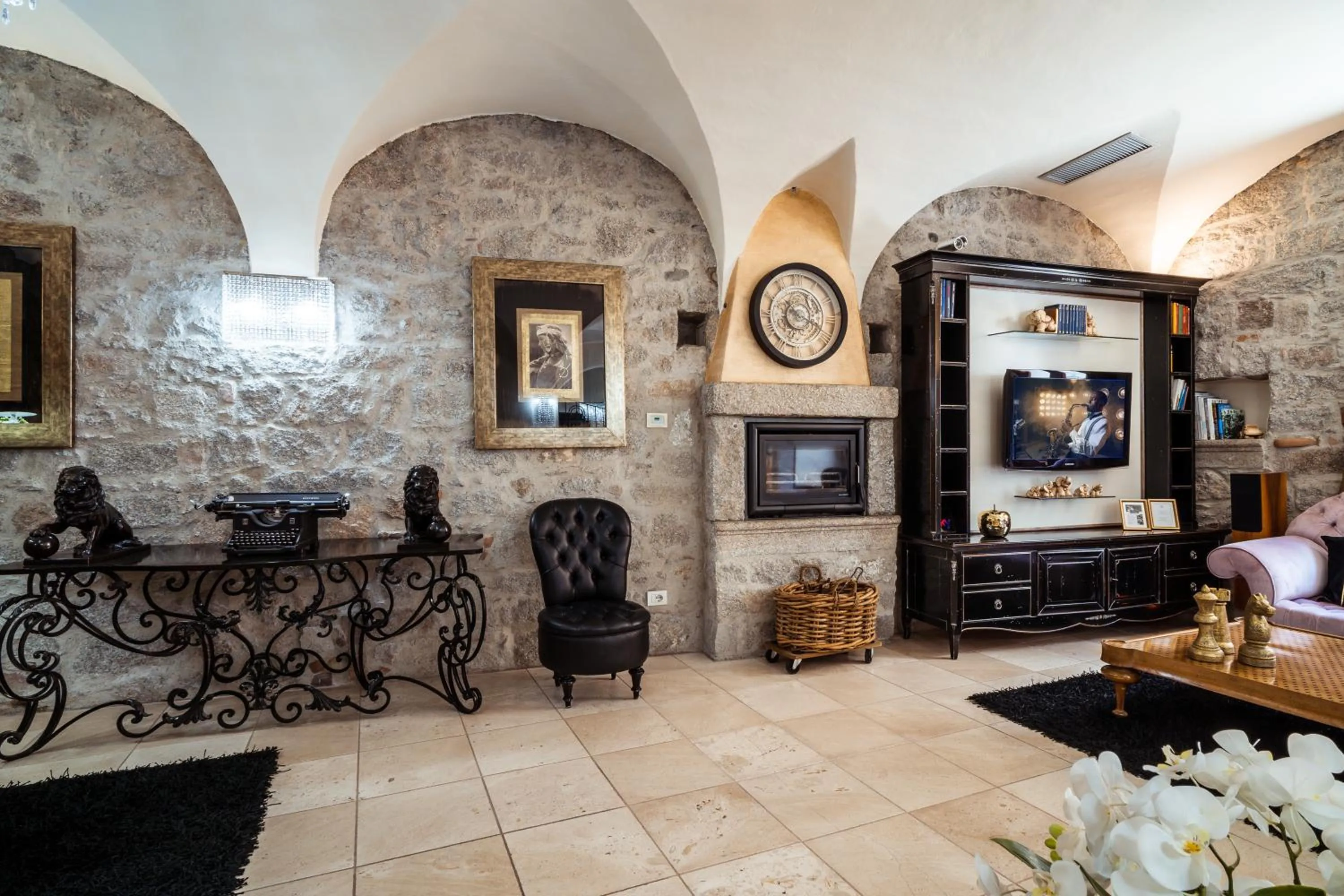 Lobby or reception in La Locanda Del Conte Mameli - Boutique Hotel & Suite SPA