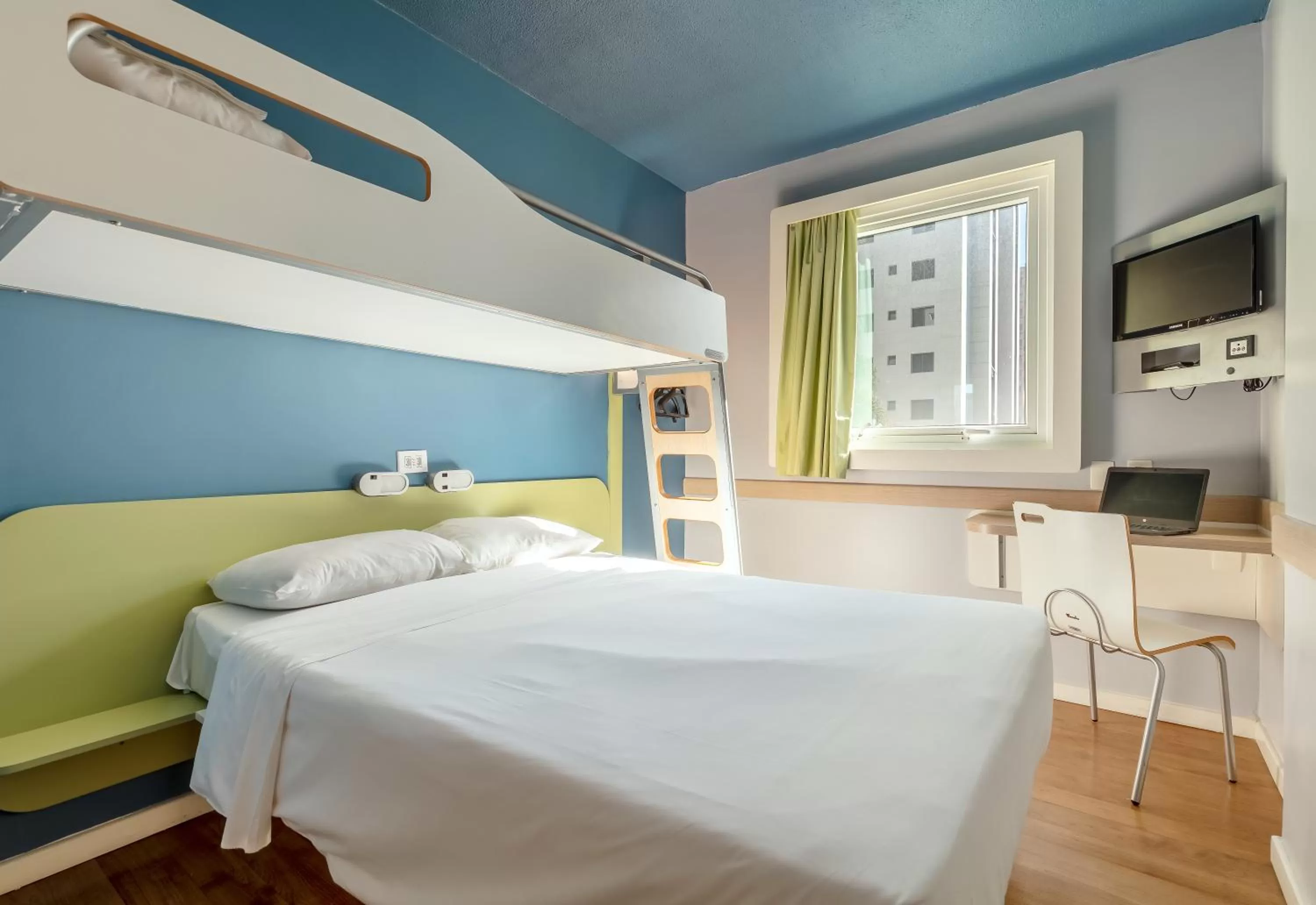 Photo of the whole room, Bed in ibis budget BH Afonso Pena Savassi