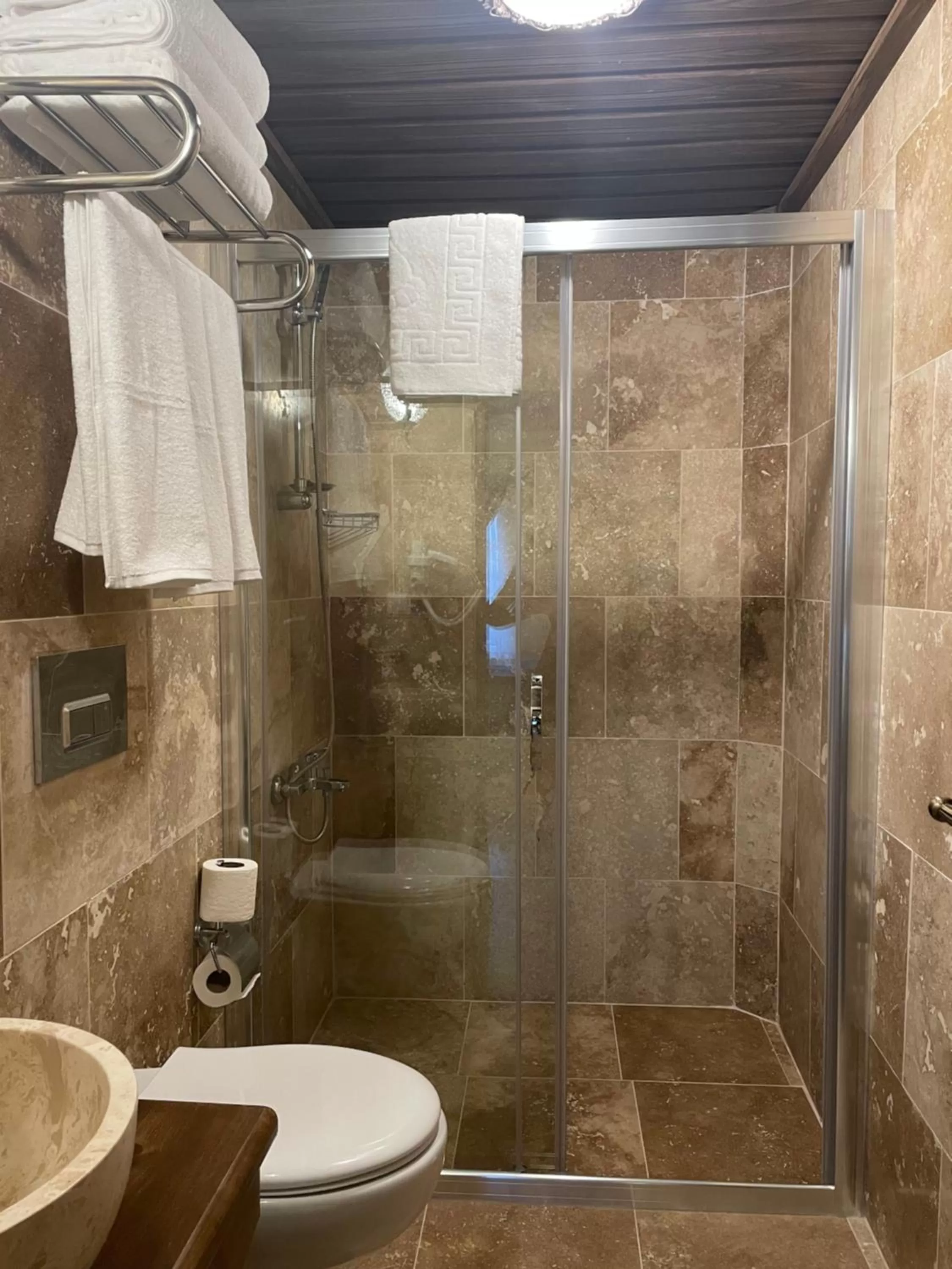 Shower in Virtus Cappadocia Hotel Göreme