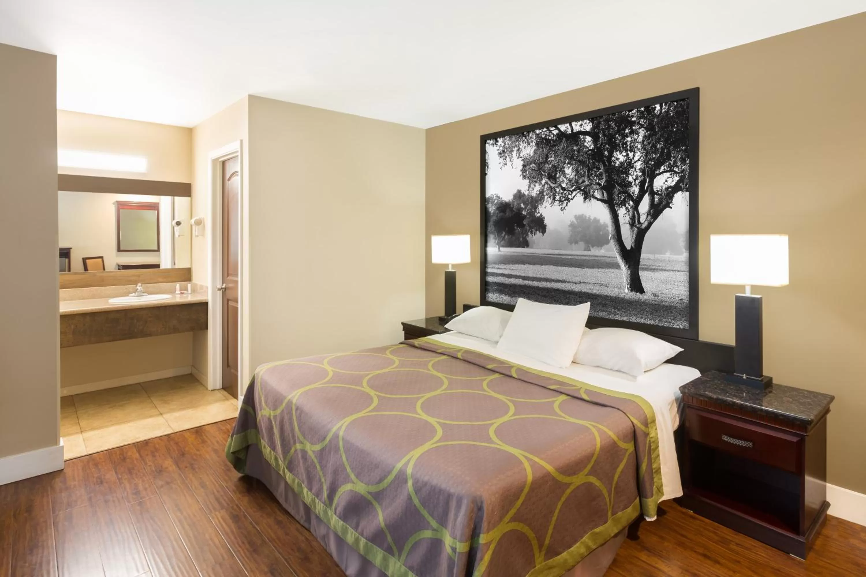 Super 8 by Wyndham Martinez