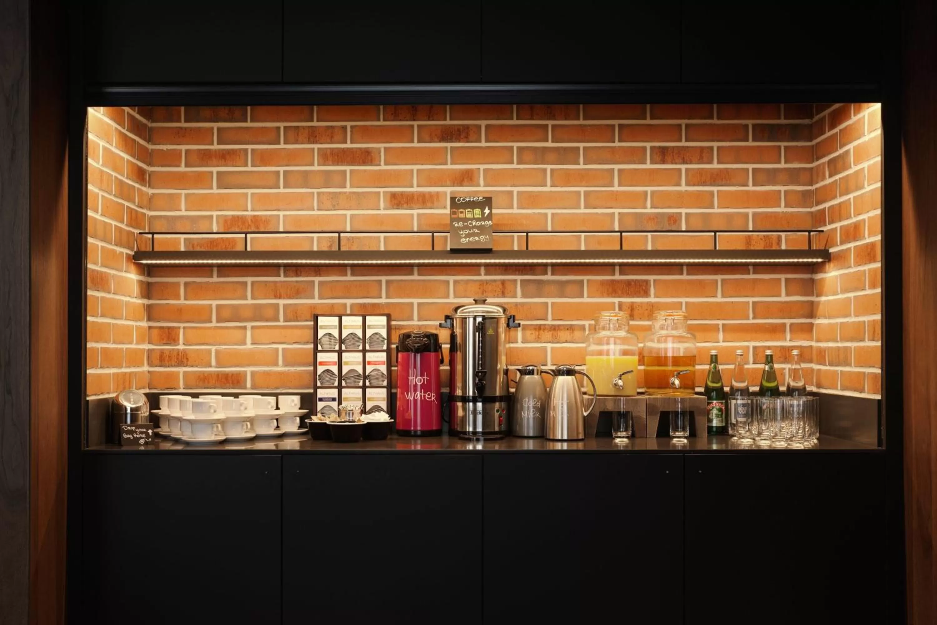 Restaurant/places to eat in Moxy Belgrade