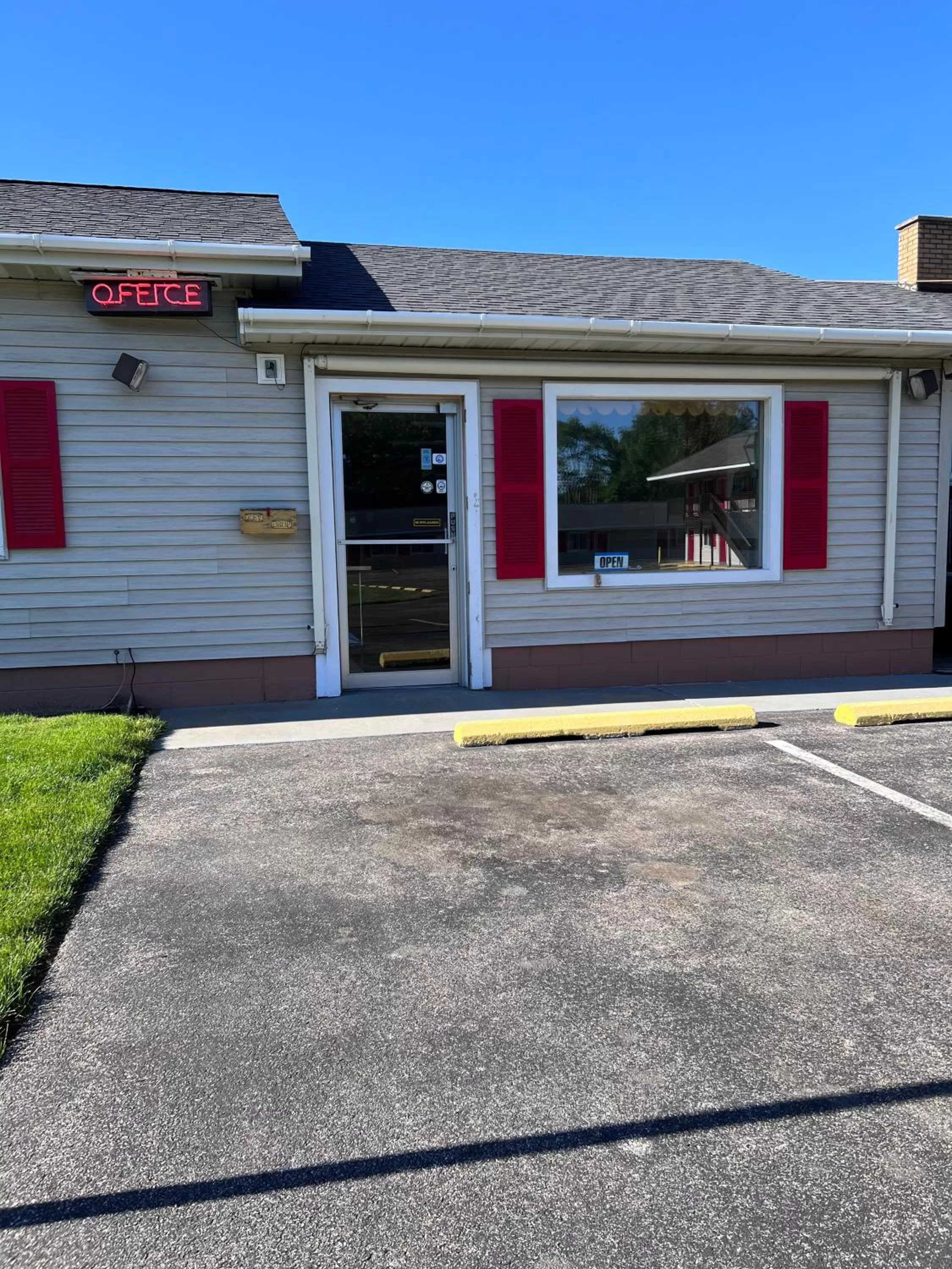 Staff in VISTA VILLA MOTEL