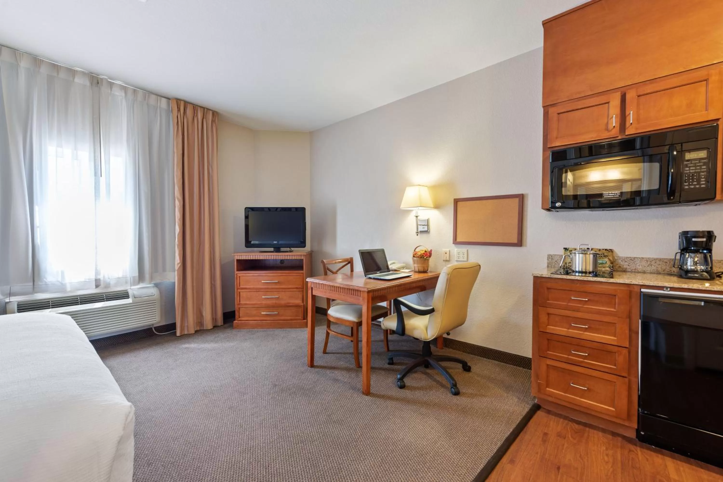 TV and multimedia, Bed in Extended Stay America Suites - San Antonio - North