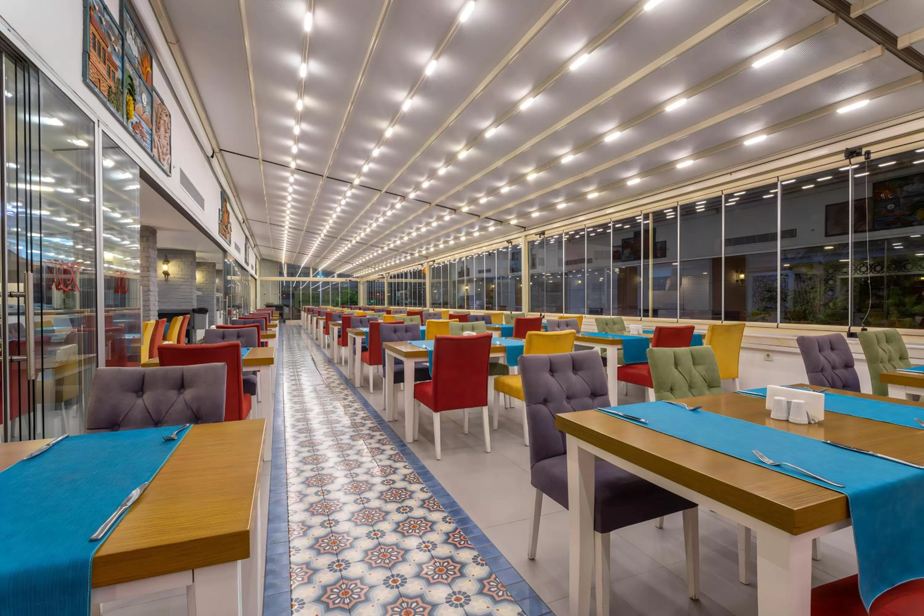 Restaurant/places to eat in Best Western Plus Khan Hotel