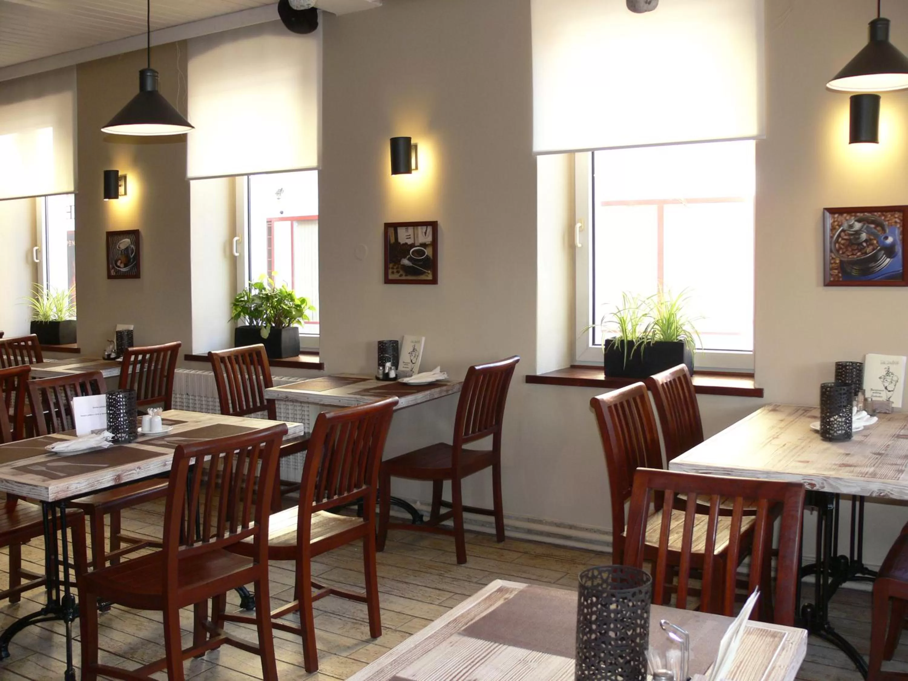 Restaurant/places to eat in Hotel Na Baste