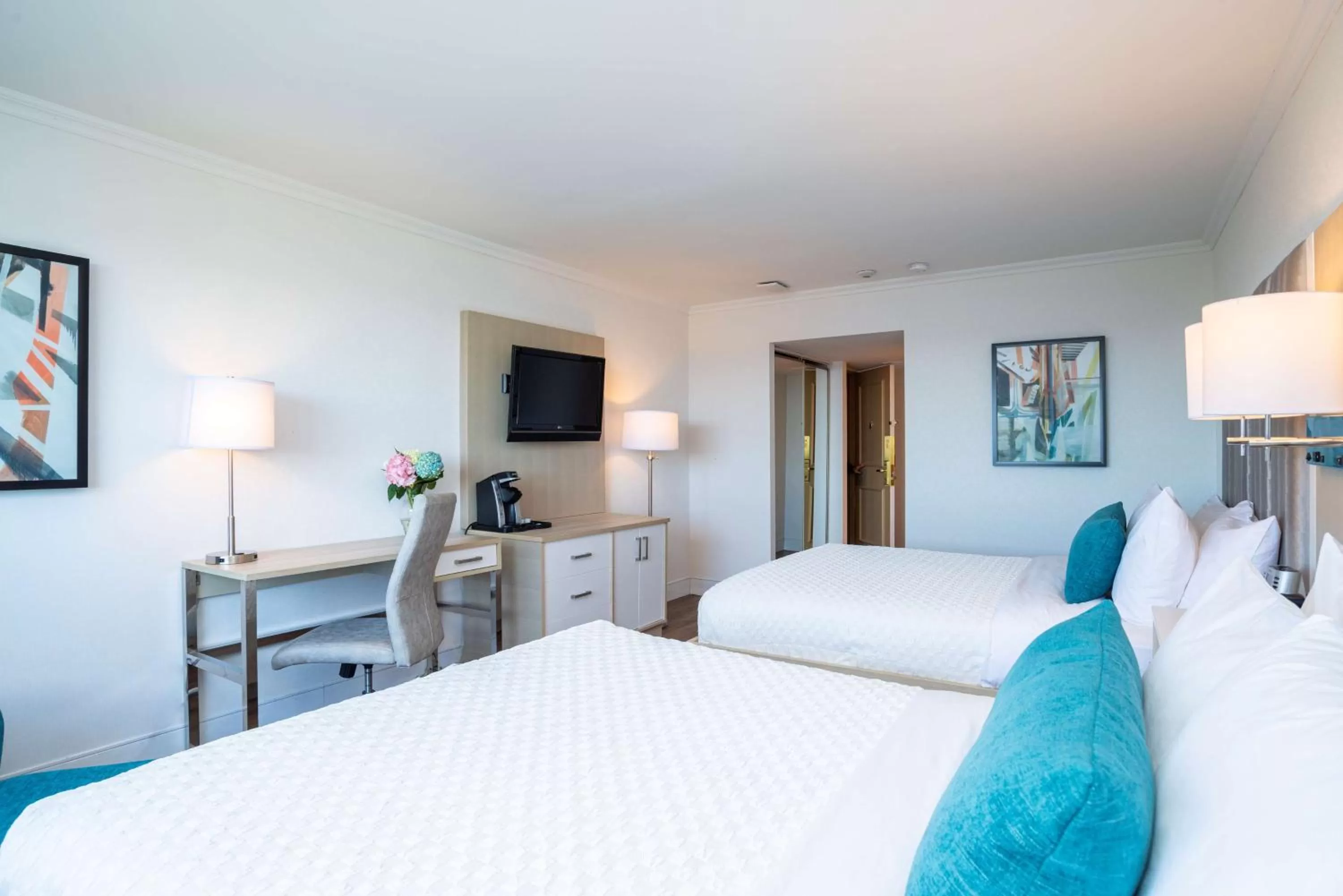 Photo of the whole room, Bed in Best Western Dorchester Hotel