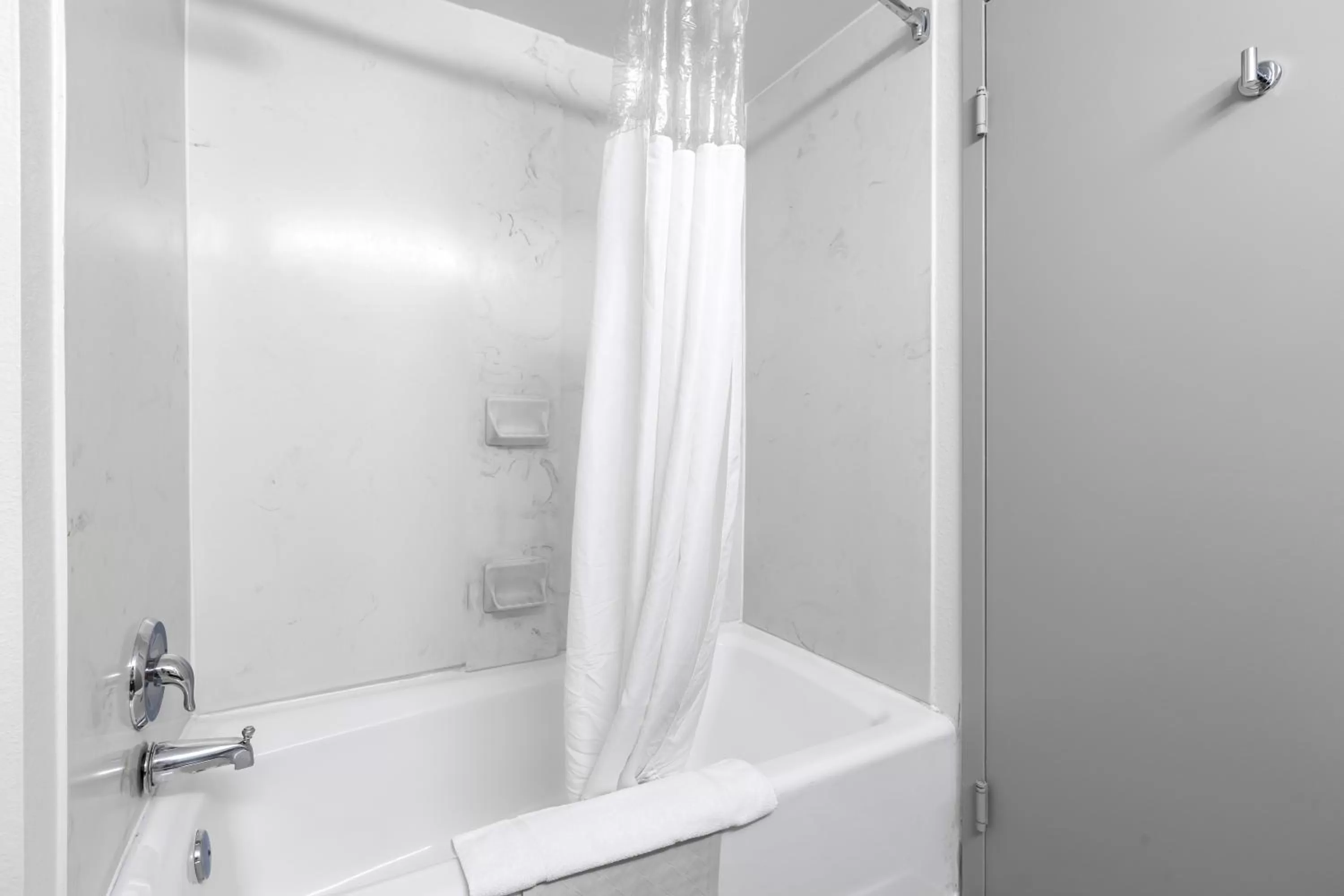 Bathroom in Country Inn & Suites by Radisson, Lake Norman Huntersville, NC