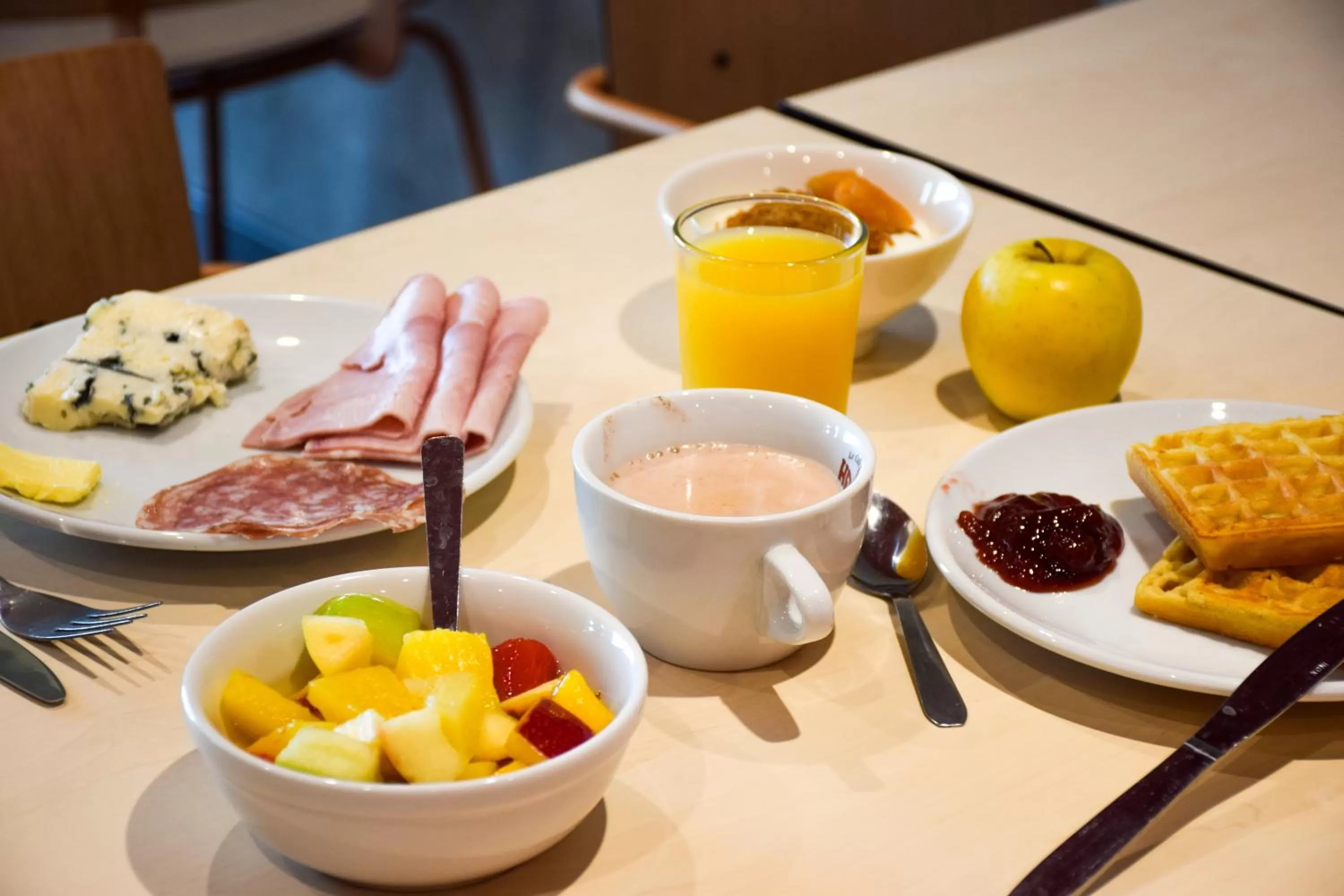 Breakfast in ibis Budget Millau Viaduc