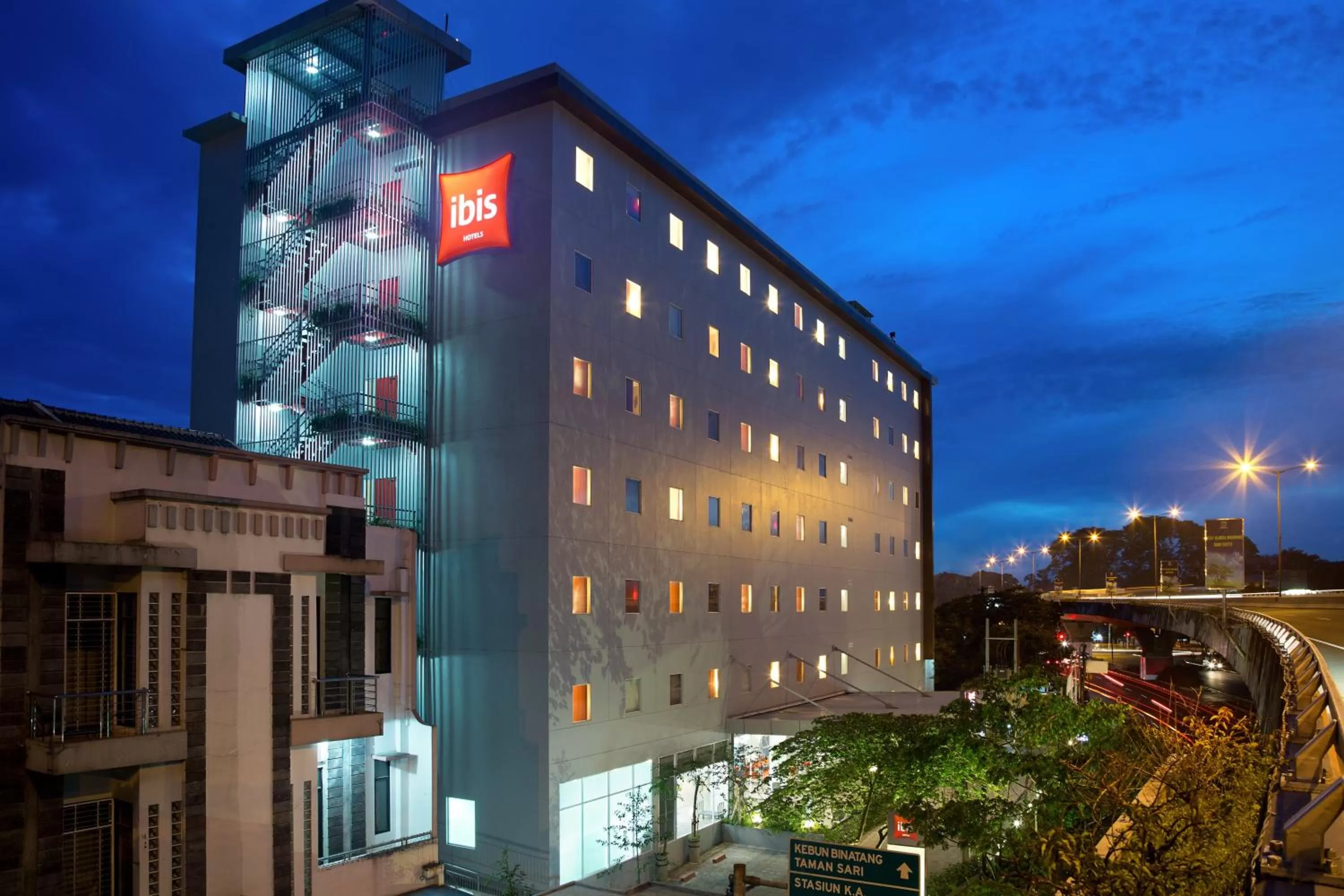Facade/entrance in Ibis Bandung Pasteur