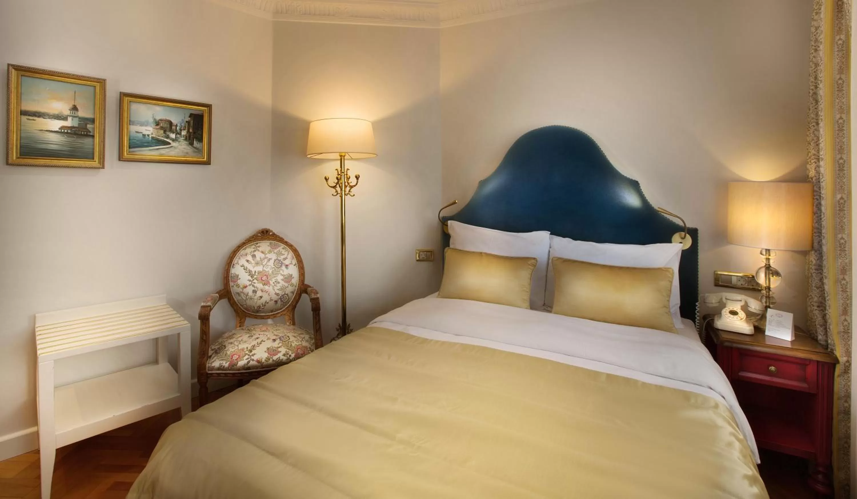 Bedroom, Bed in Valide Sultan Konagi