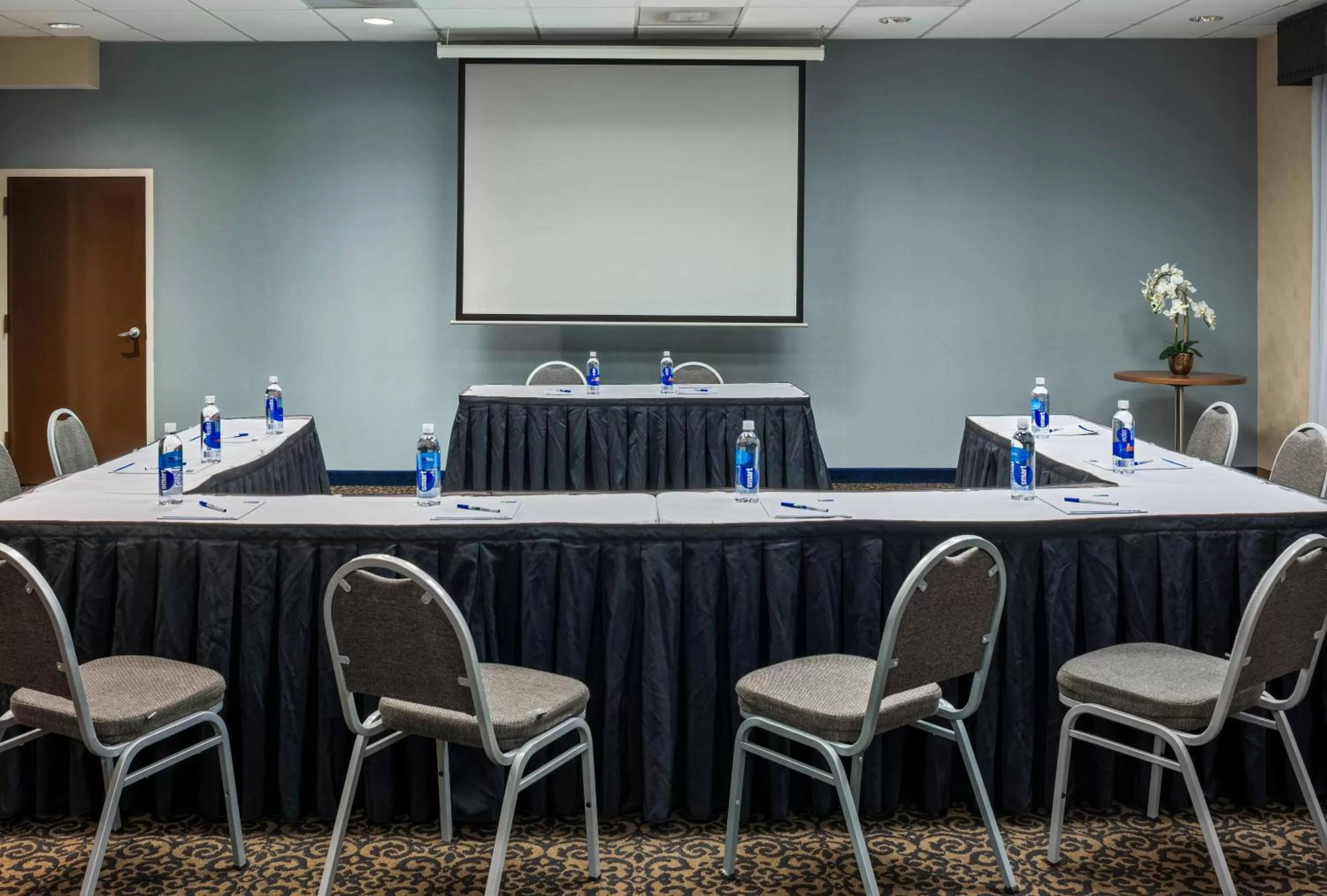 Meeting/conference room in Holiday Inn Express & Suites Laurel Lakes by IHG