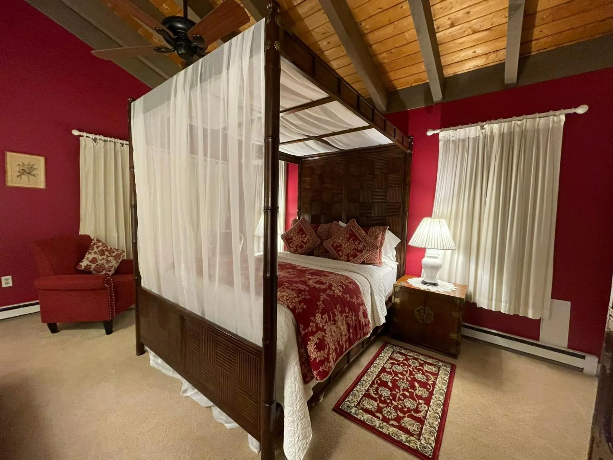 Bed in Deerhill Inn