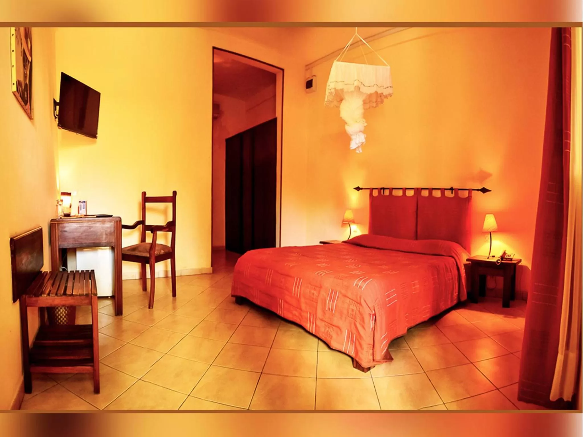 Bed in Hôtel Restaurant Coco Lodge Majunga