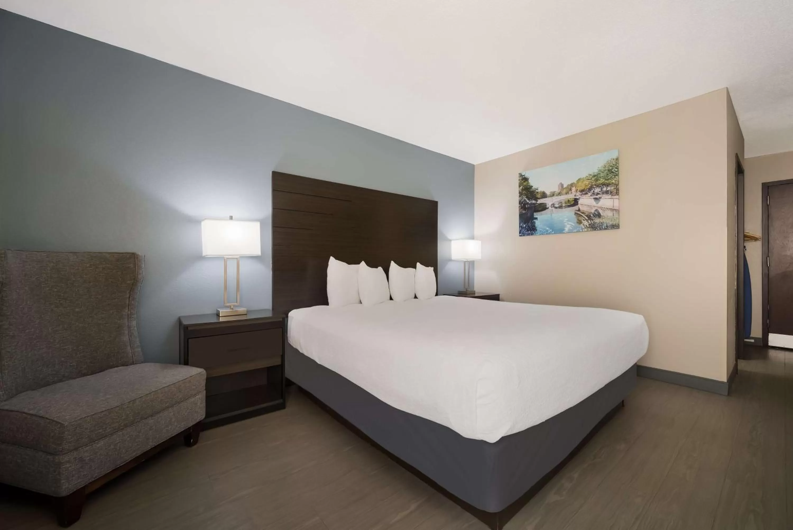 Bedroom, Bed in Best Western Executive Inn