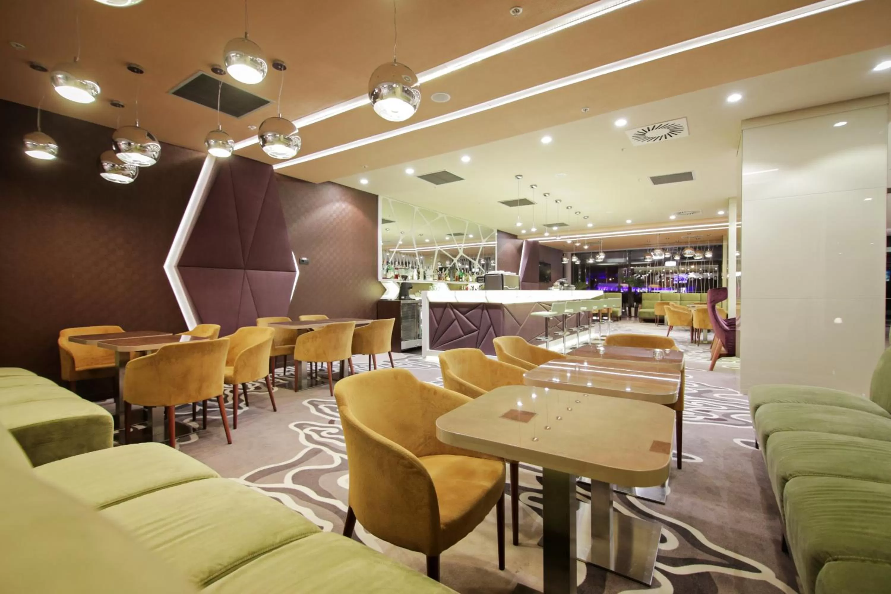 Lounge or bar in Ramada Plaza Craiova