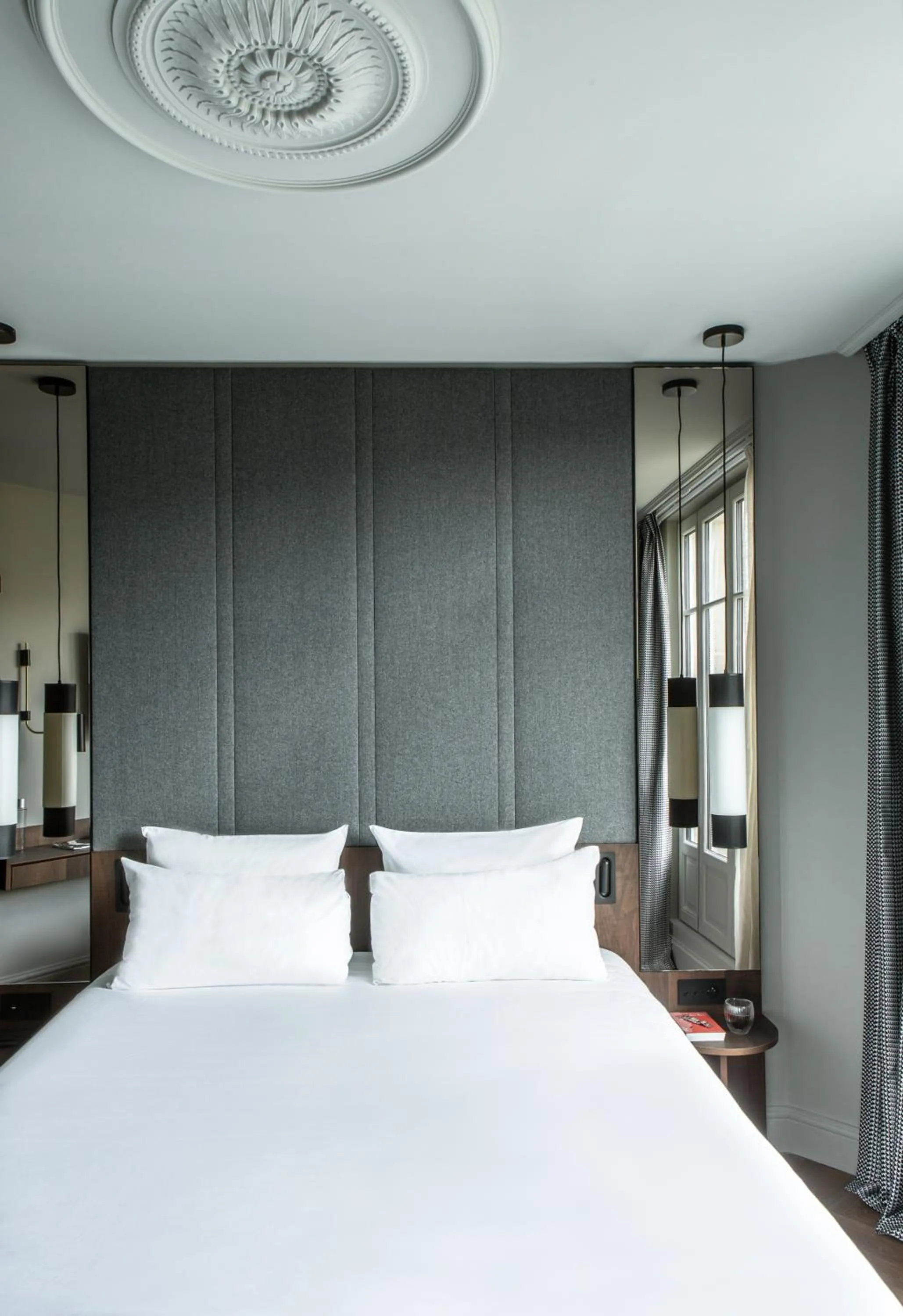 Bed in Hotel Flanelles Paris