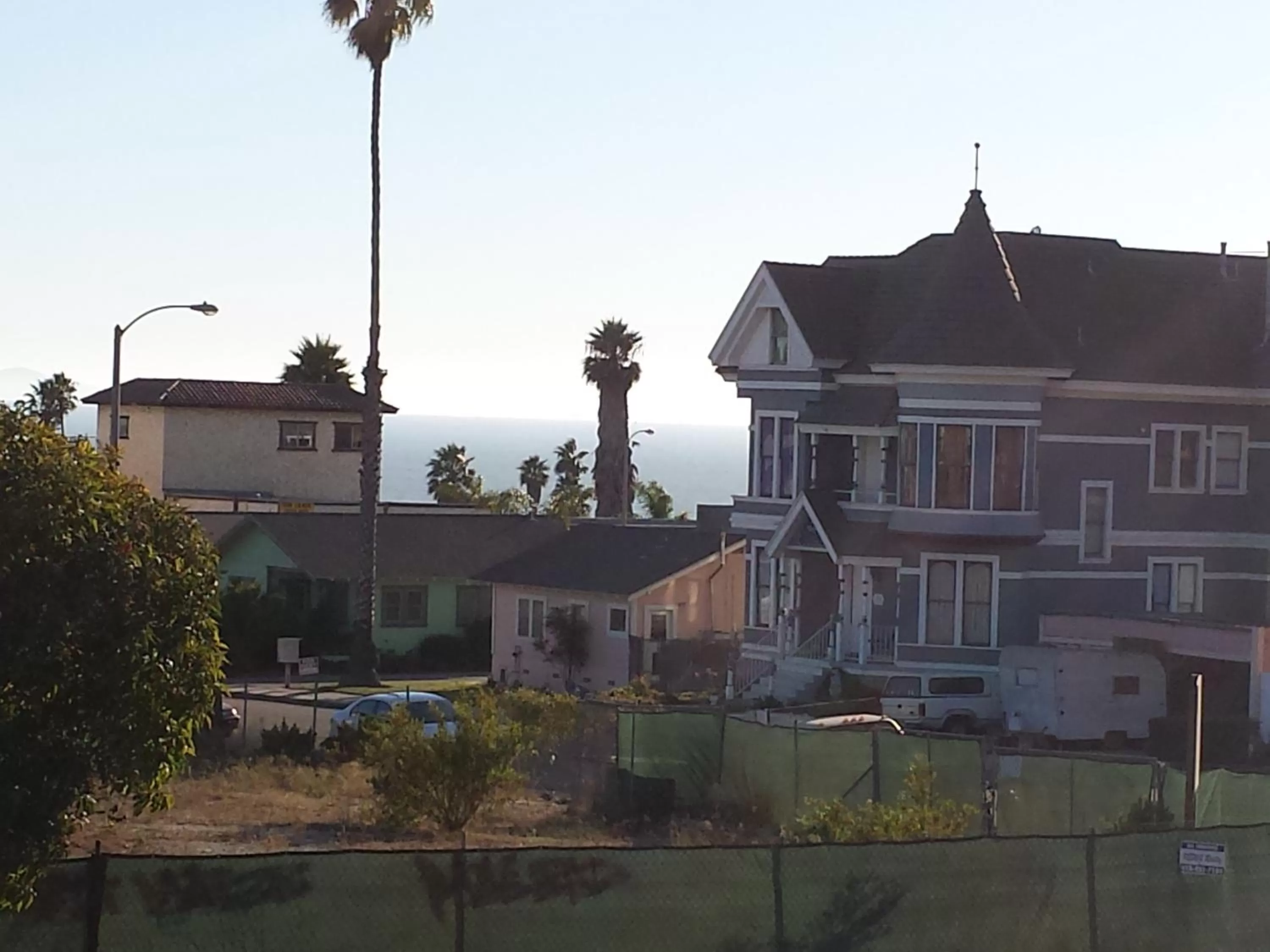 Property building in Travelers Beach Inn