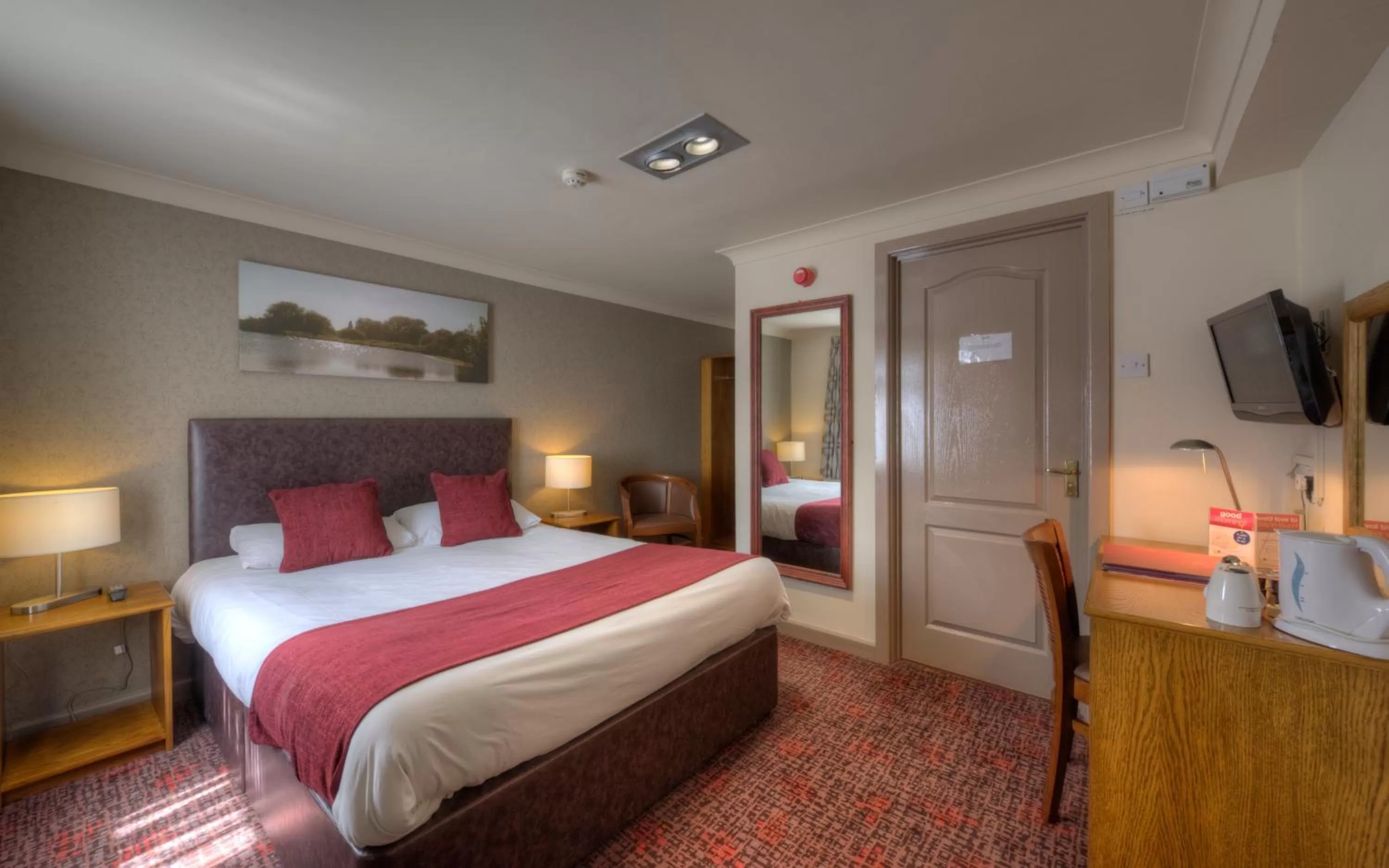 Bed in The Elms Hotel