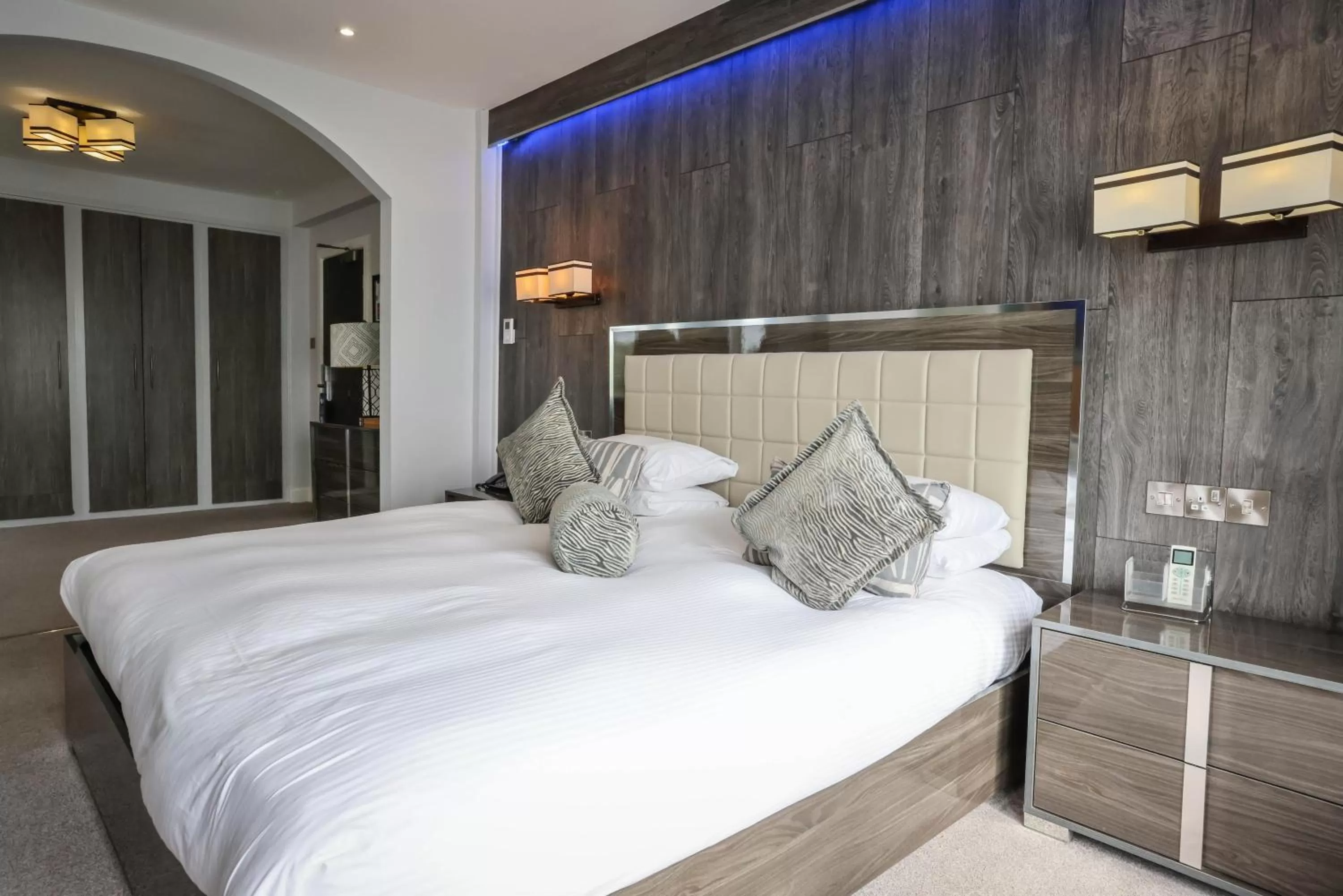 Bed in Cumberland Hotel - OCEANA COLLECTION