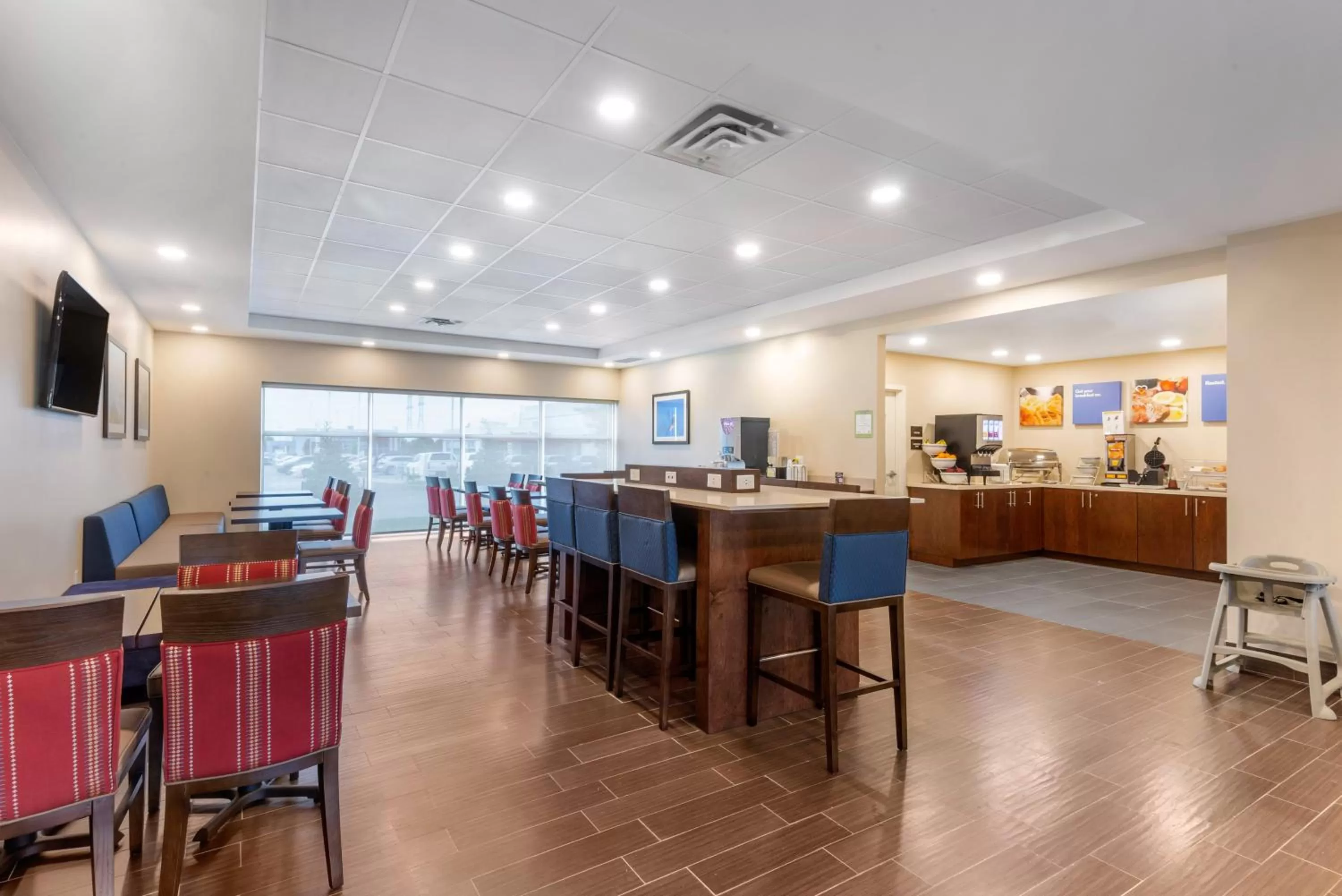 Restaurant/places to eat in Comfort Inn & Suites