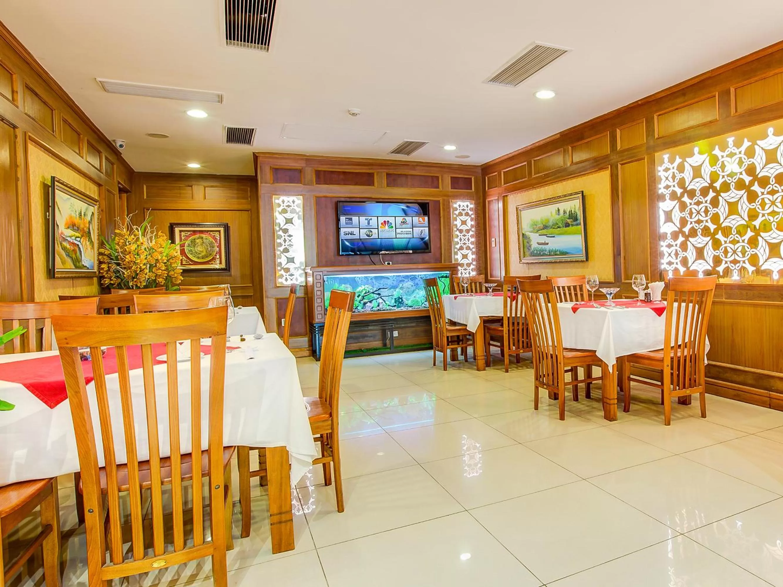Restaurant/Places to Eat in Emerald Boutique Hotel